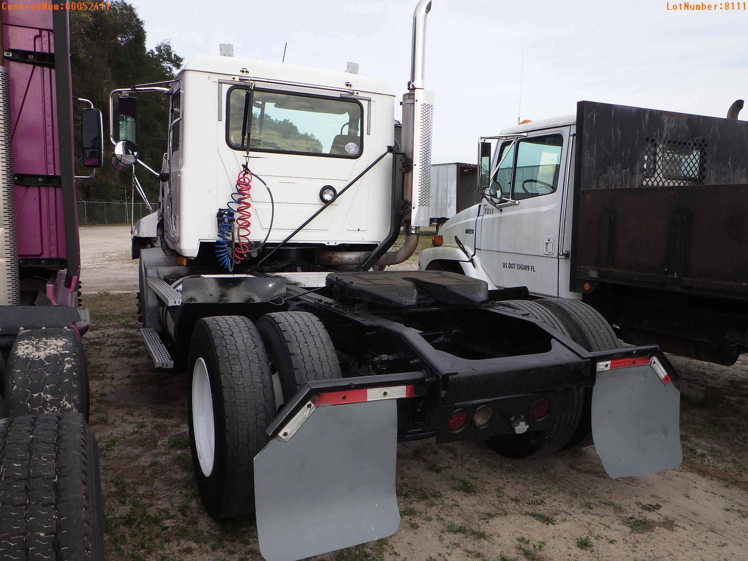 2-08111 (Trucks-Tractor)  Seller:Private/Dealer 2005 MACK VISION