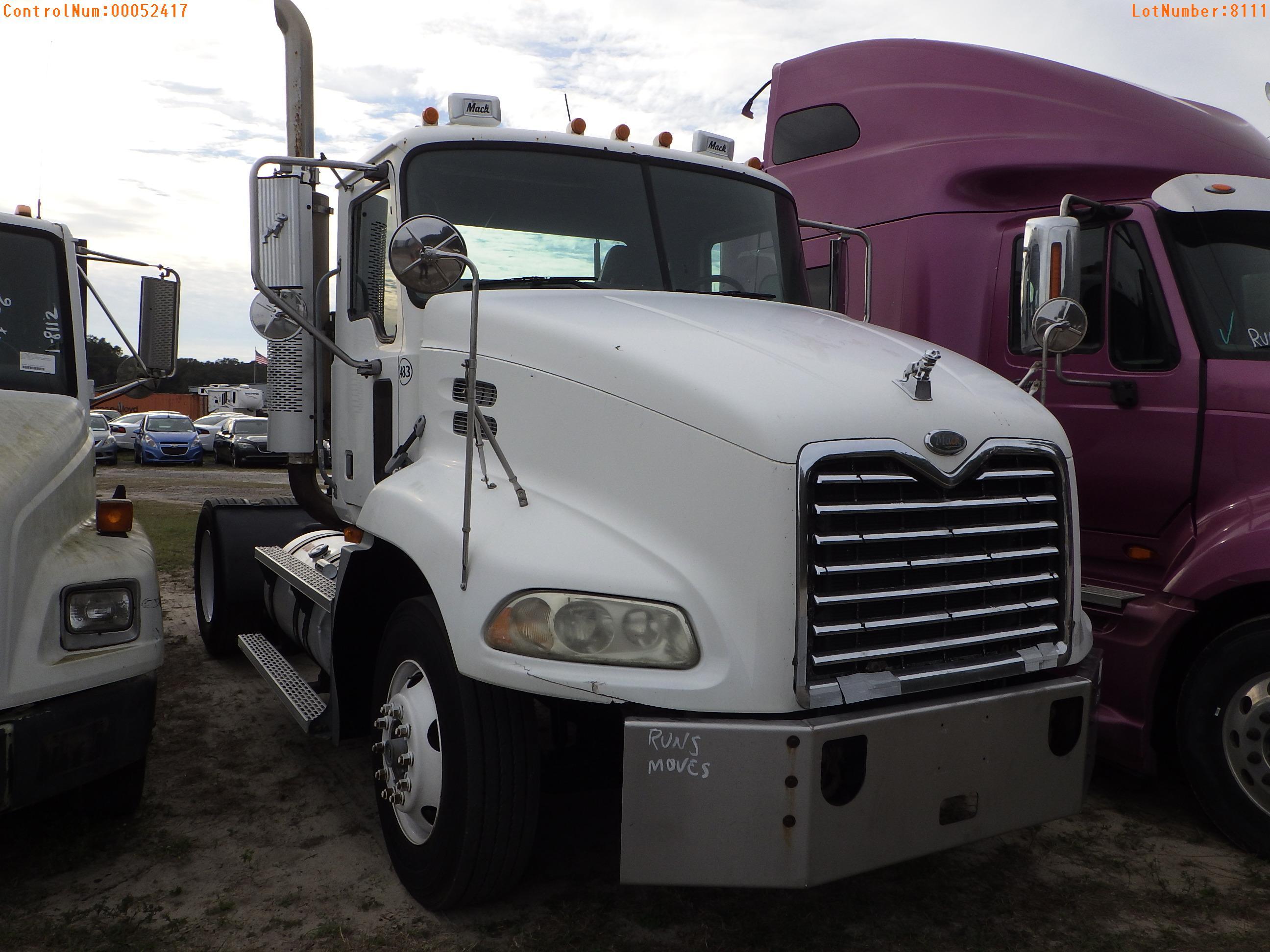 2-08111 (Trucks-Tractor)  Seller:Private/Dealer 2005 MACK VISION