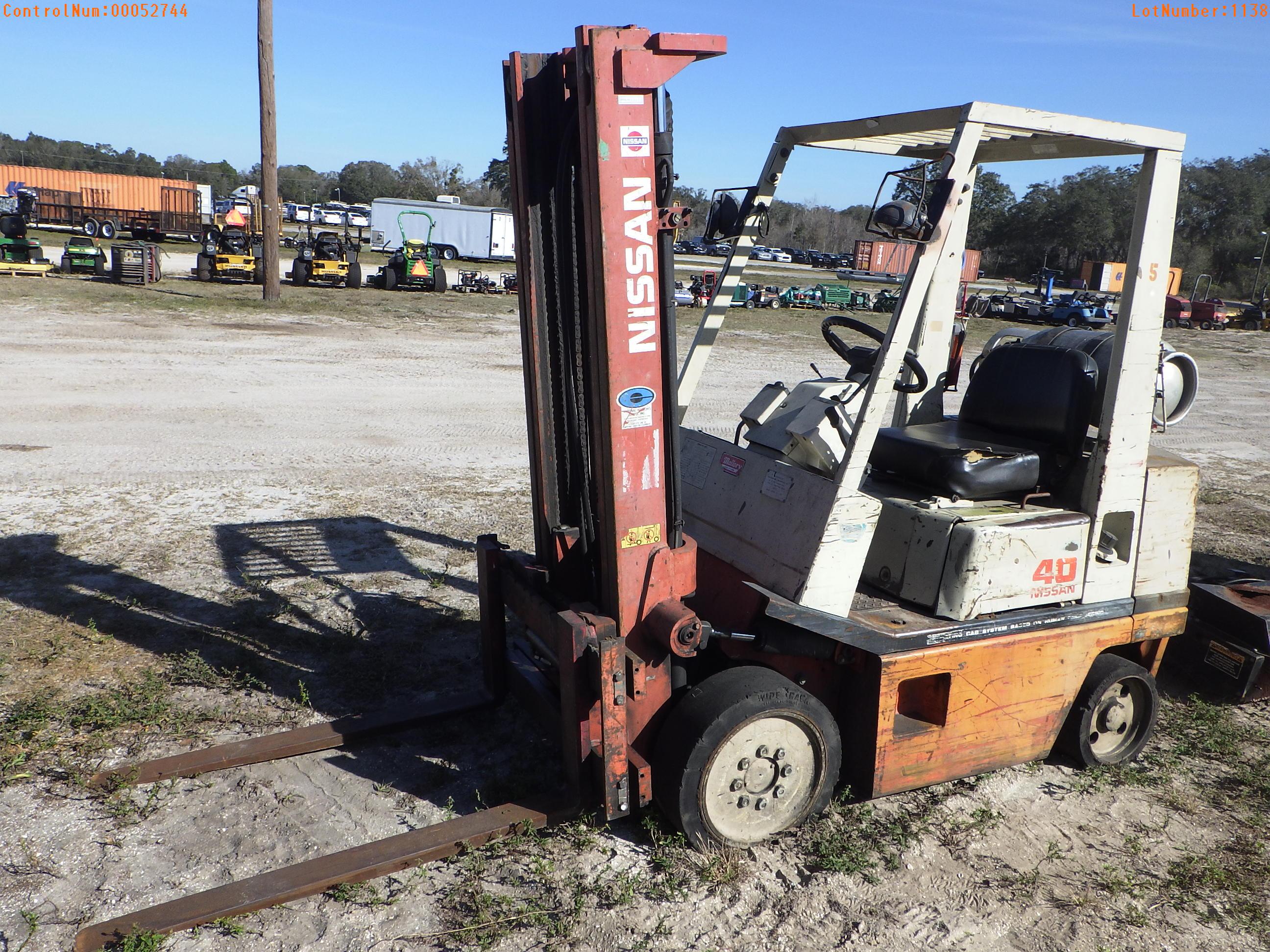 3-01130 (Equip.-Fork lift)  Seller:Private/Dealer NISSAN 40 SOLID TIRE 4000LB CA