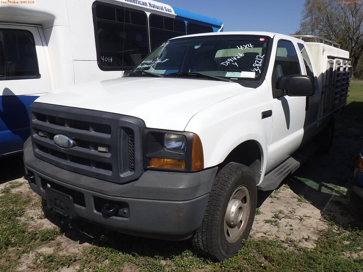 3-08212 (Trucks-Specialized)  Seller: Gov-Hernando County Sheriffs 2006 FORD F25