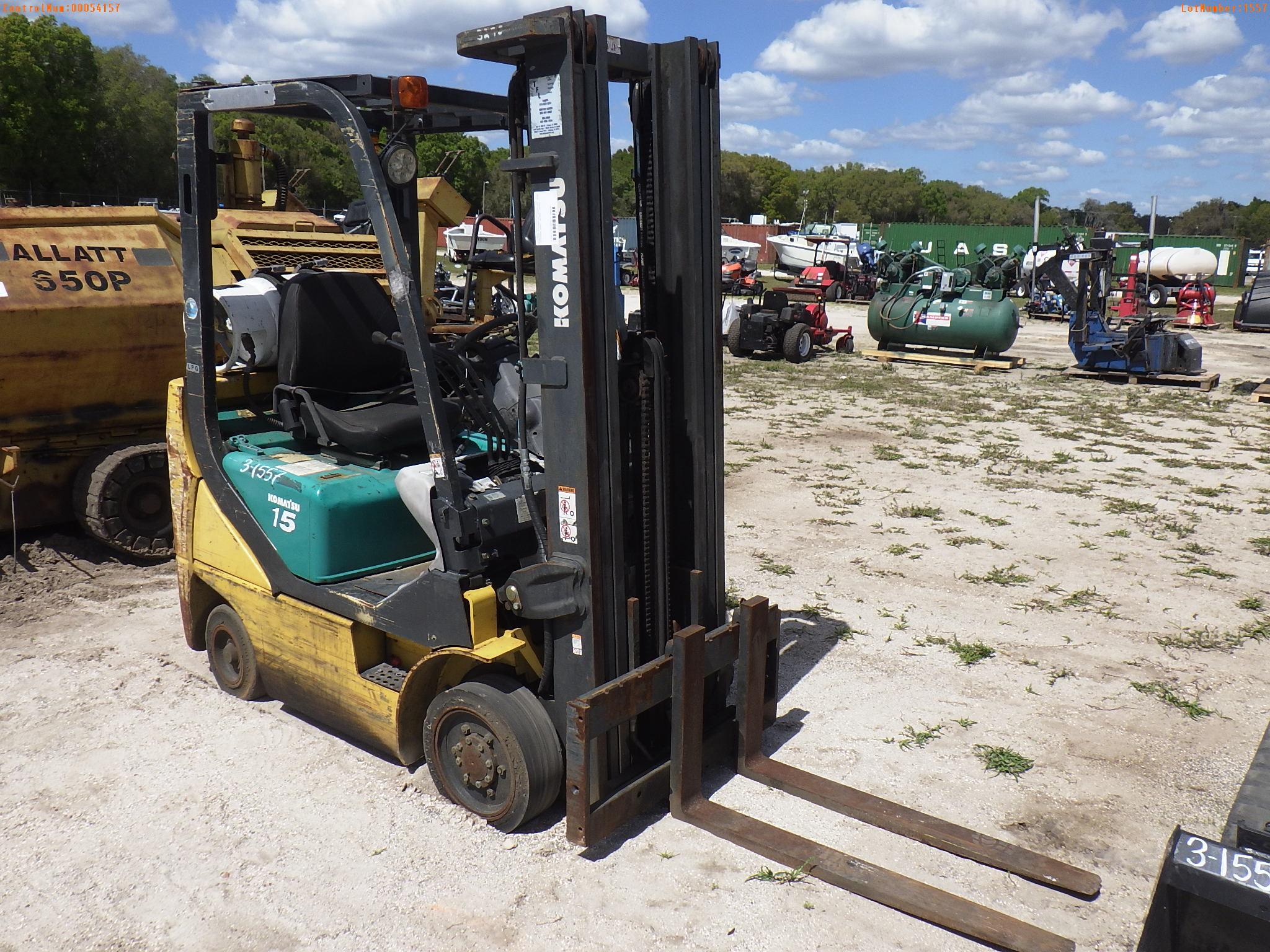 4-01148 (Equip.-Fork lift)  Seller:Private/Dealer KOMATSU FG15SHT-20 CUSHION TIR