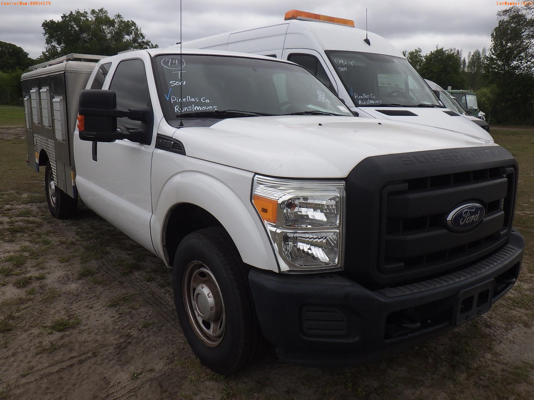 4-08222 (Trucks-Specialized)  Seller: Gov-Pinellas County BOCC 2015 FORD F250