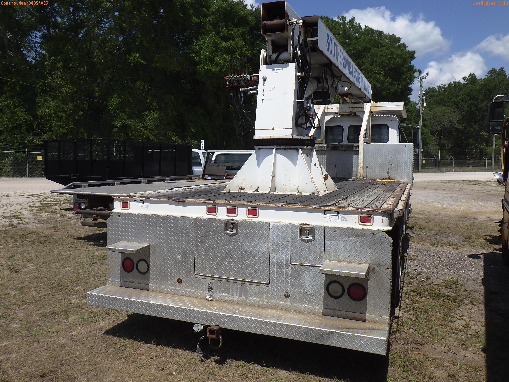 4-09112 (Trucks-Aerial lift)  Seller:Private/Dealer 2000 FRHT FL70