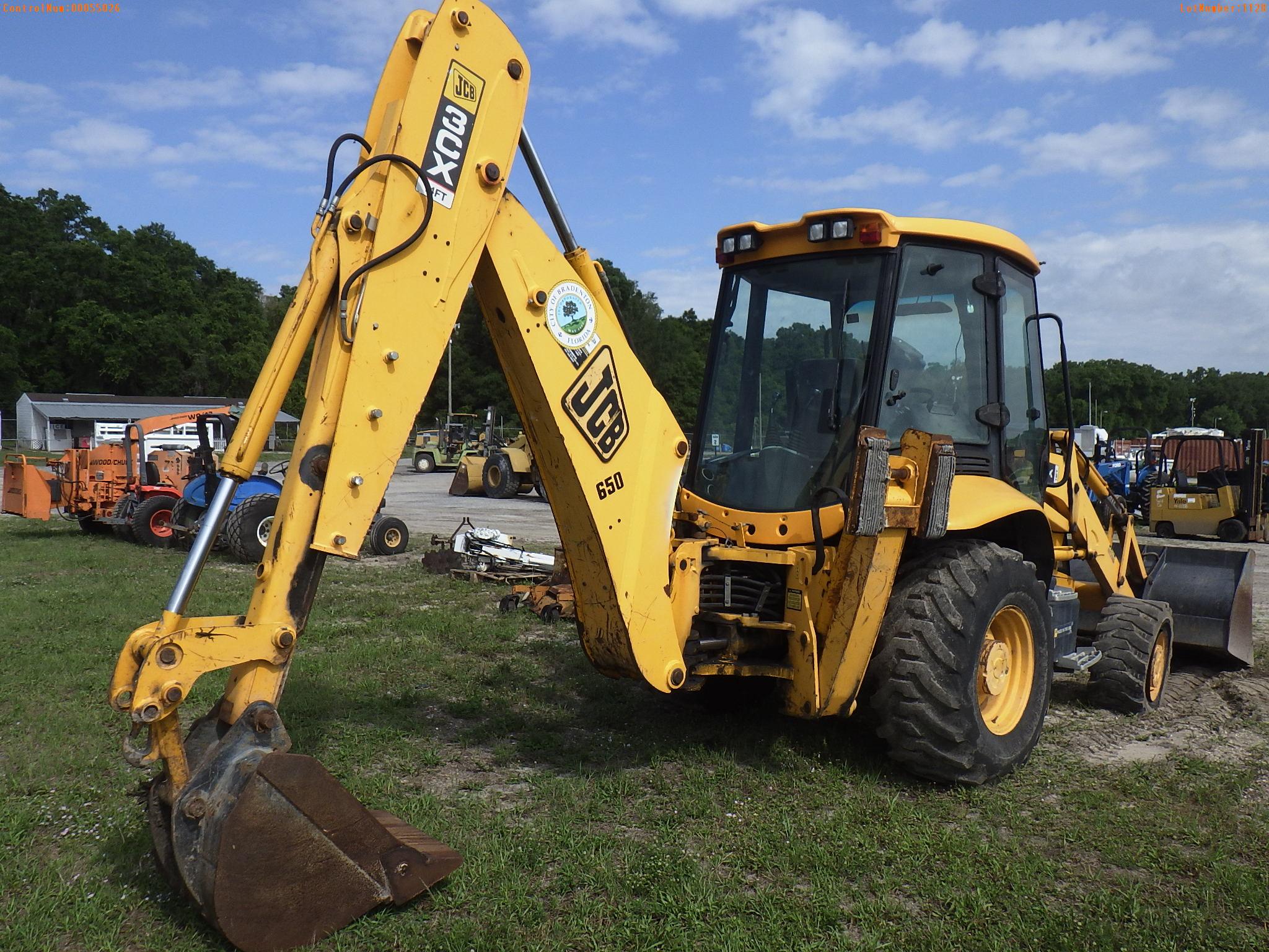 5-01128 (Equip.-Backhoe)  Seller: Gov-City of Bradenton JCB 3CX EXTEND A HOE CAB