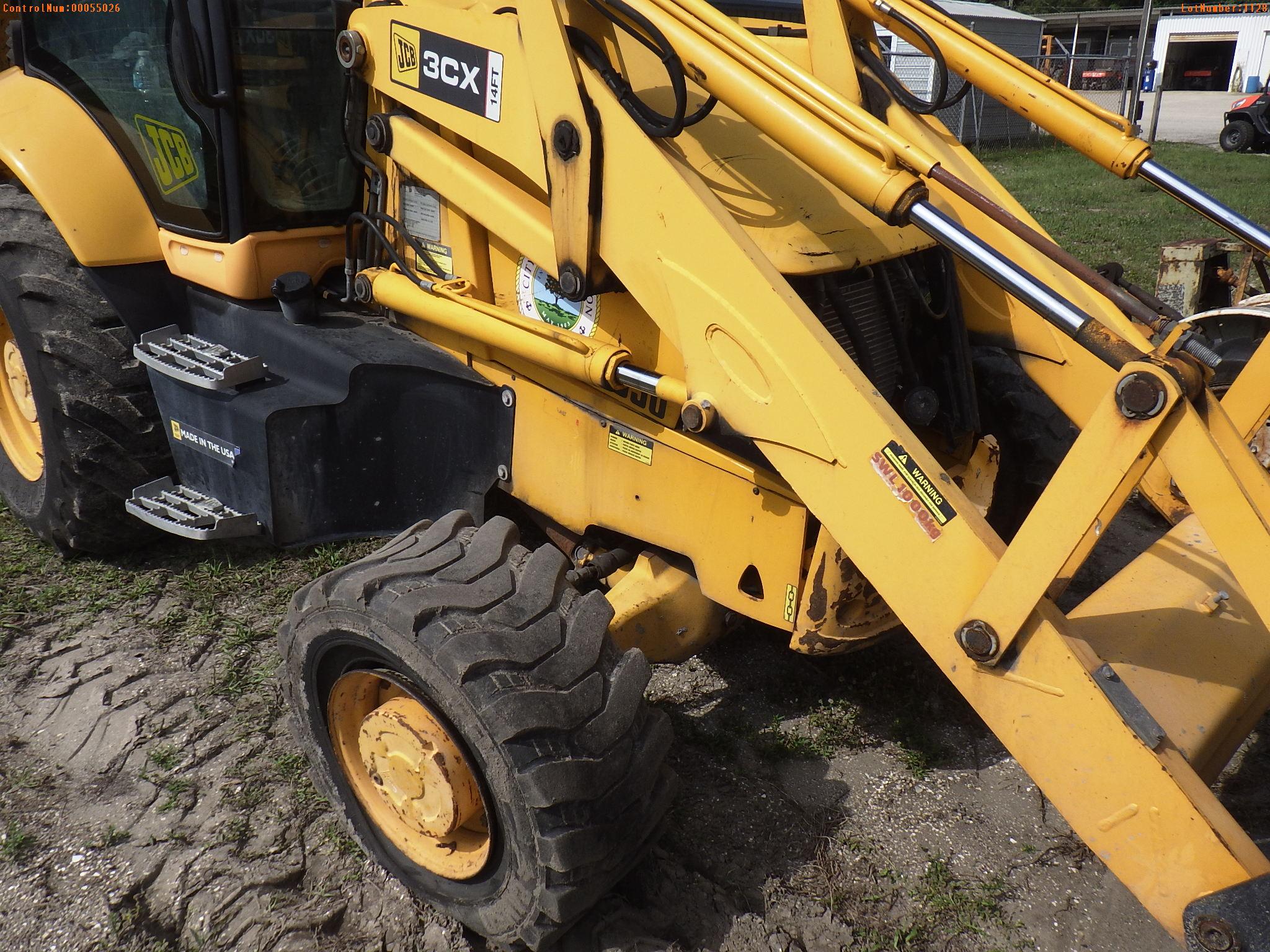 5-01128 (Equip.-Backhoe)  Seller: Gov-City of Bradenton JCB 3CX EXTEND A HOE CAB