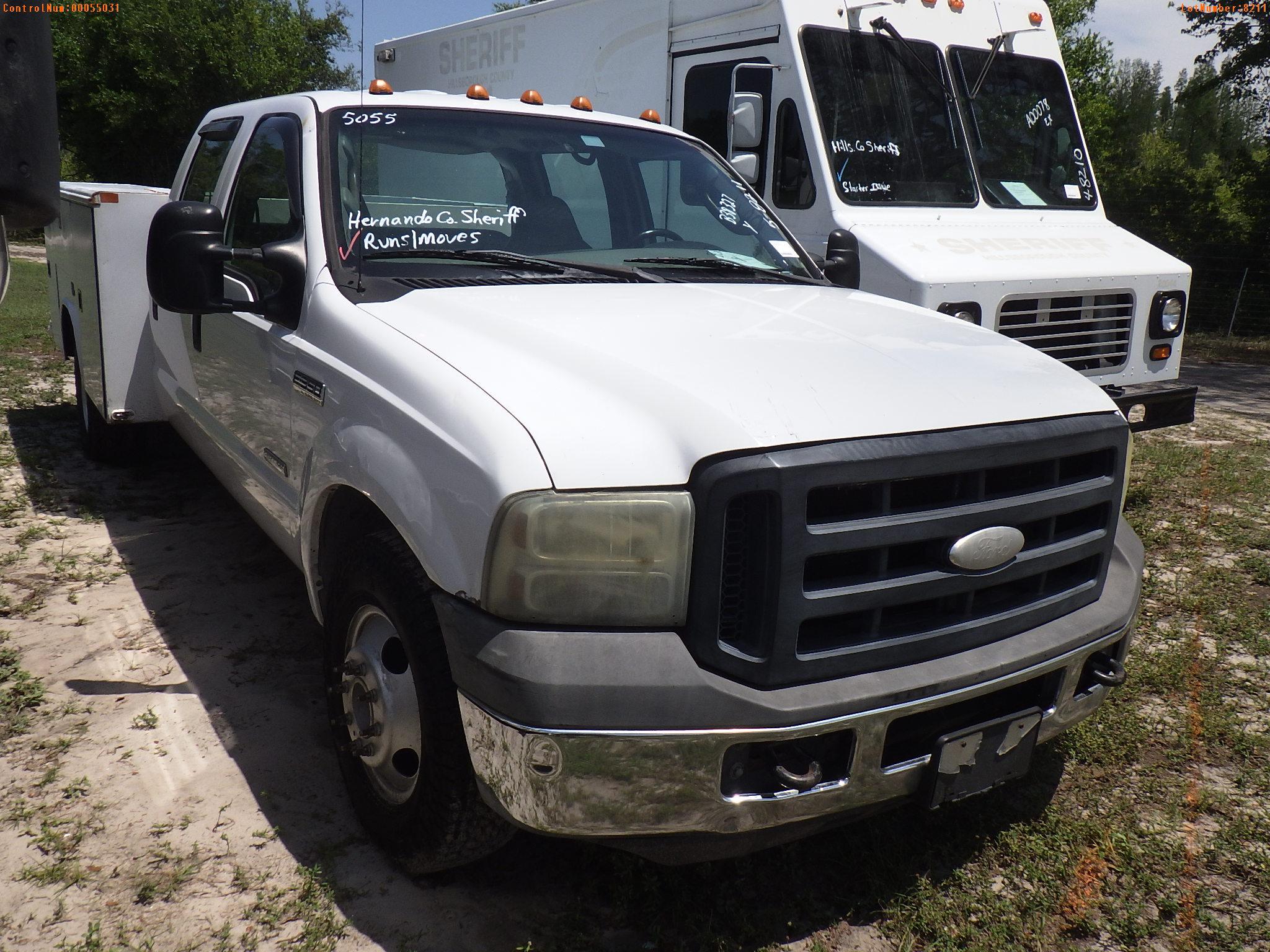 5-08211 (Trucks-Utility 4D)  Seller: Gov-Hernando County Sheriffs 2006 FORD F350