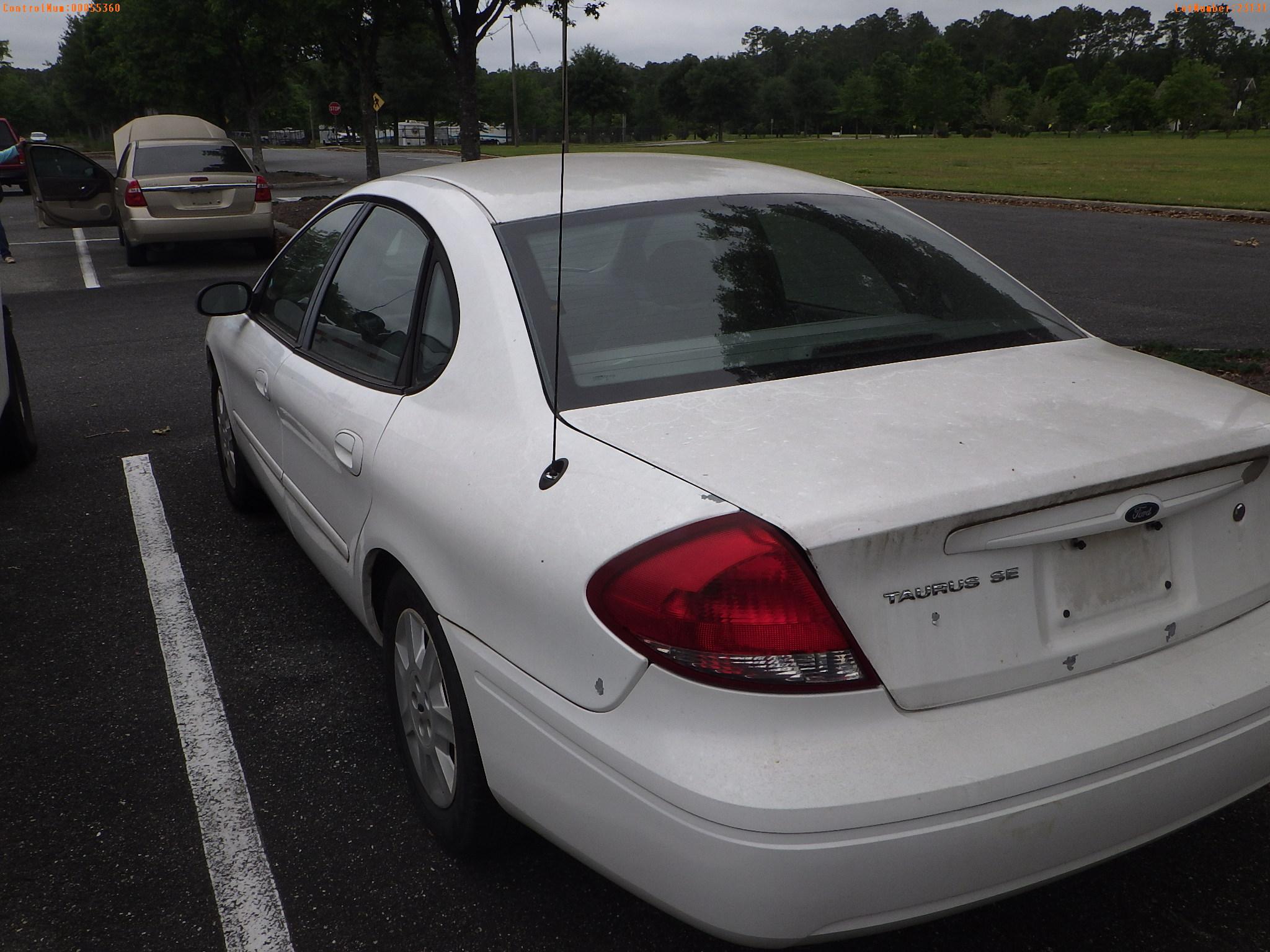 5-23131 (Cars-Sedan 4D)  Seller: Florida State D.O.T. 2006 FORD TAURUS