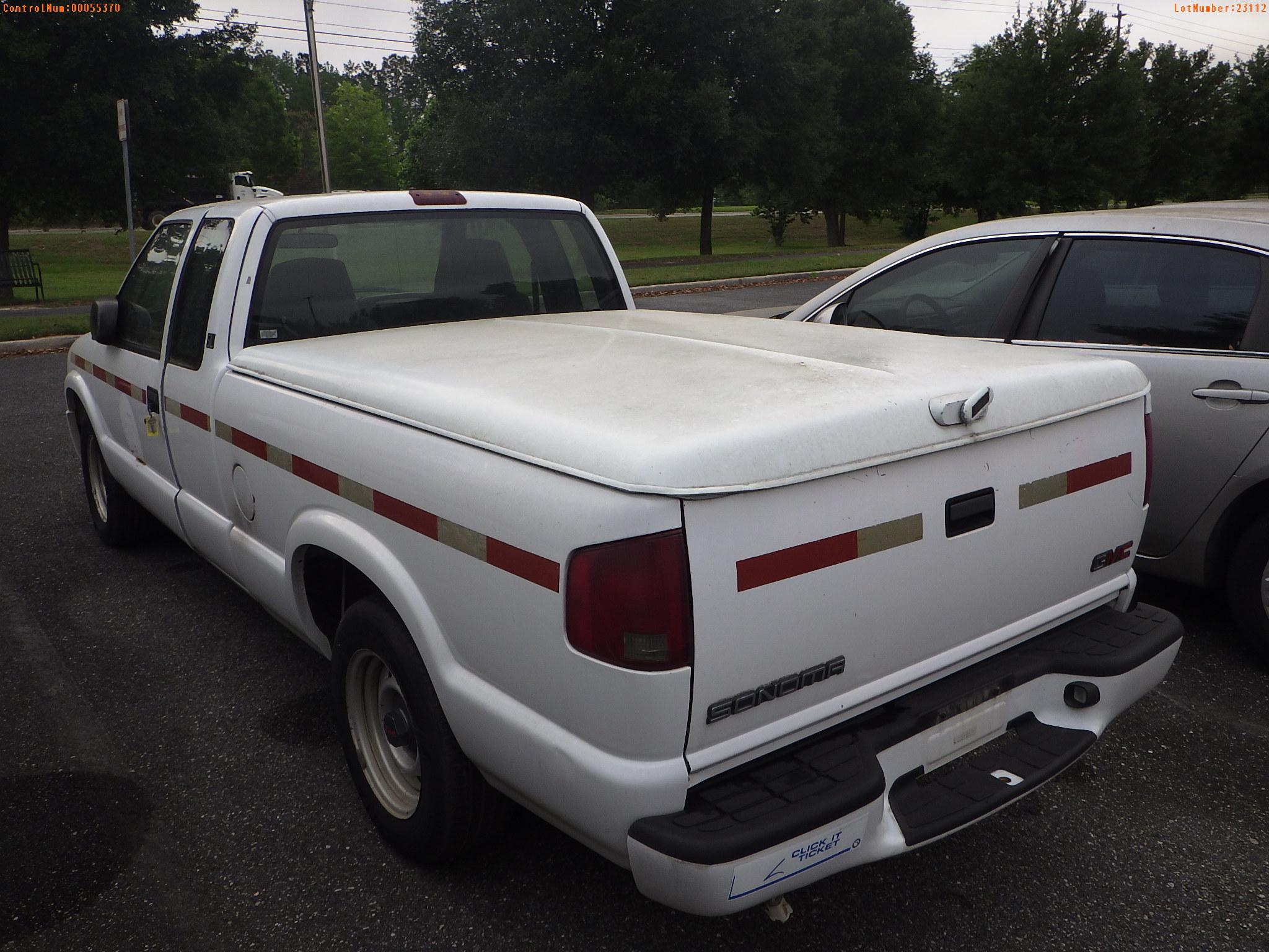 5-23112 (Trucks-Pickup 2D)  Seller: Florida State D.O.T. 2002 GMC SONOMA