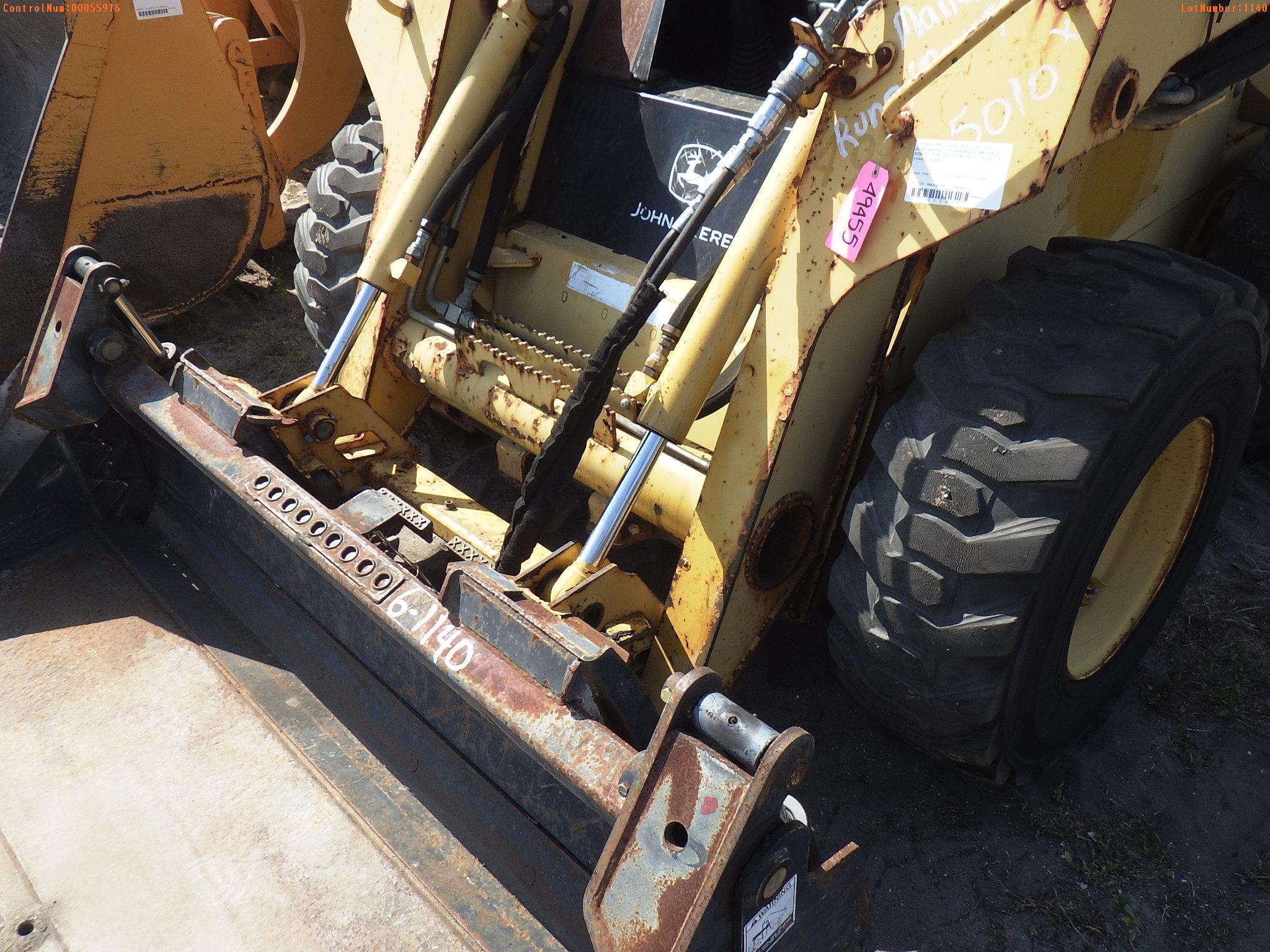 6-01140 (Equip.-Loader skid steer)  Seller: Gov-Manatee County JOHN DEERE 325 RU