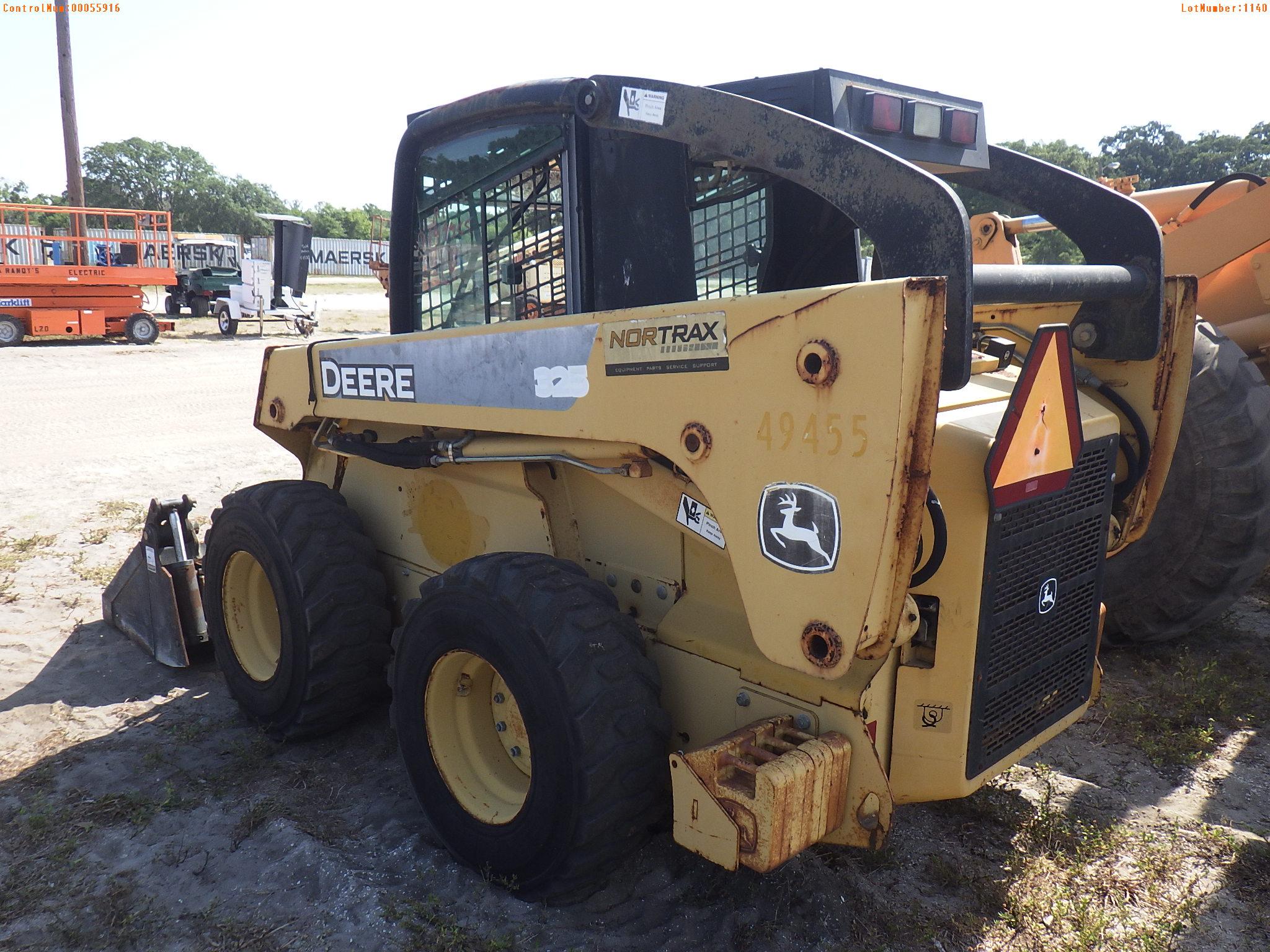 6-01140 (Equip.-Loader skid steer)  Seller: Gov-Manatee County JOHN DEERE 325 RU