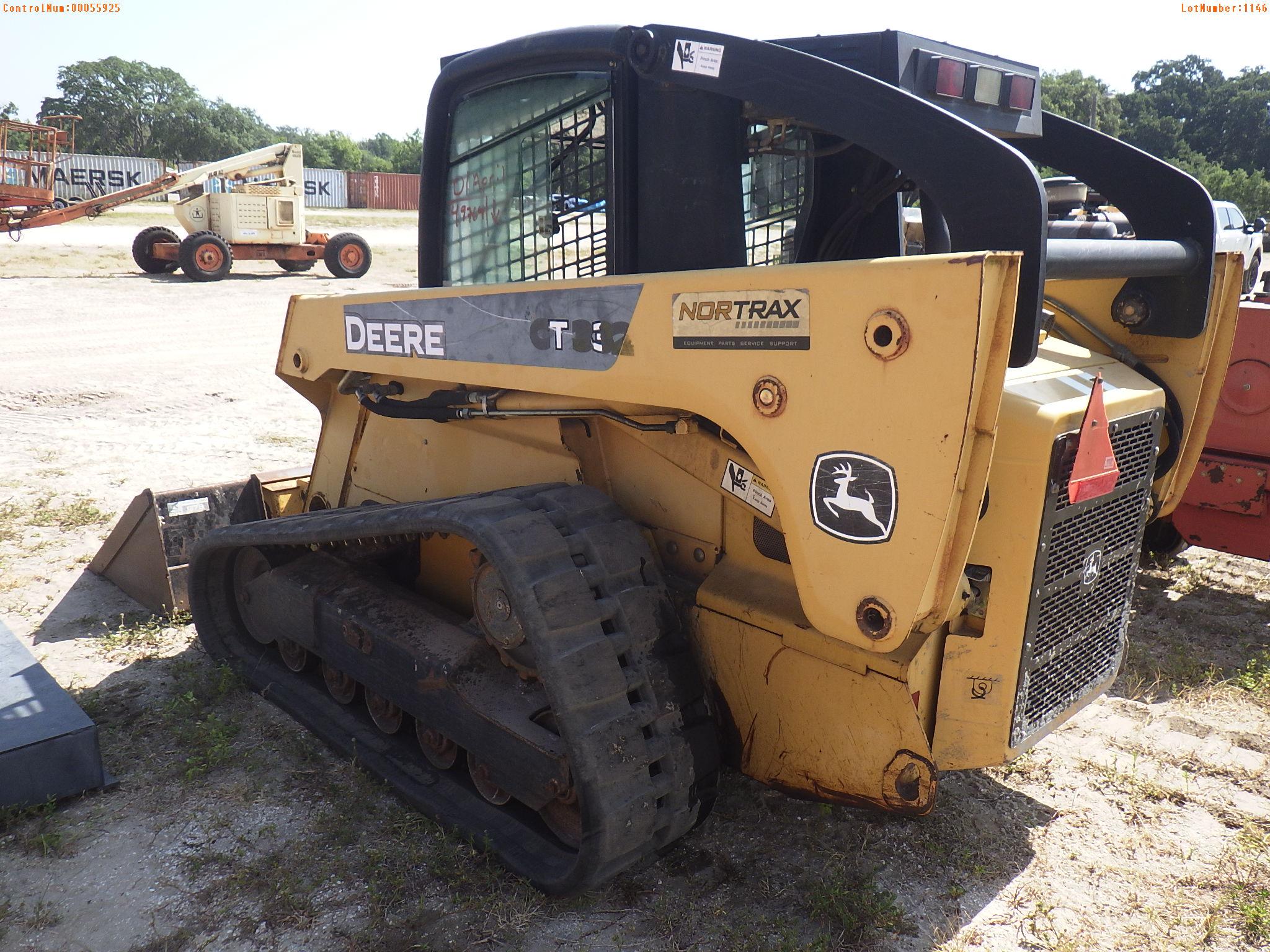 6-01146 (Equip.-Loader skid steer)  Seller: Gov-Manatee County JOHN DEERE CT332