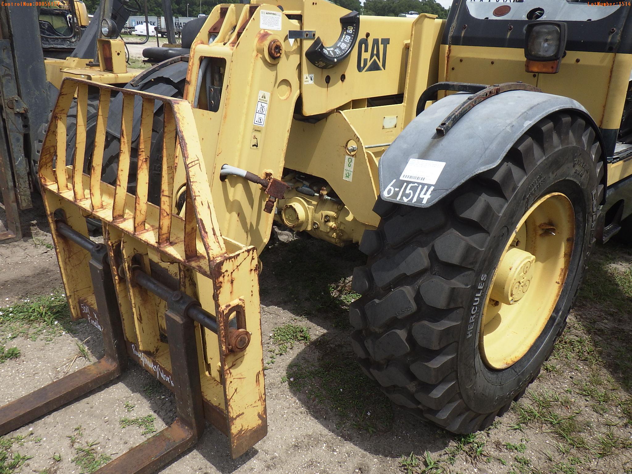 6-01514 (Equip.-Fork lift)  Seller: Gov-Pinellas County BOCC CATERPILLAR TH62 TE