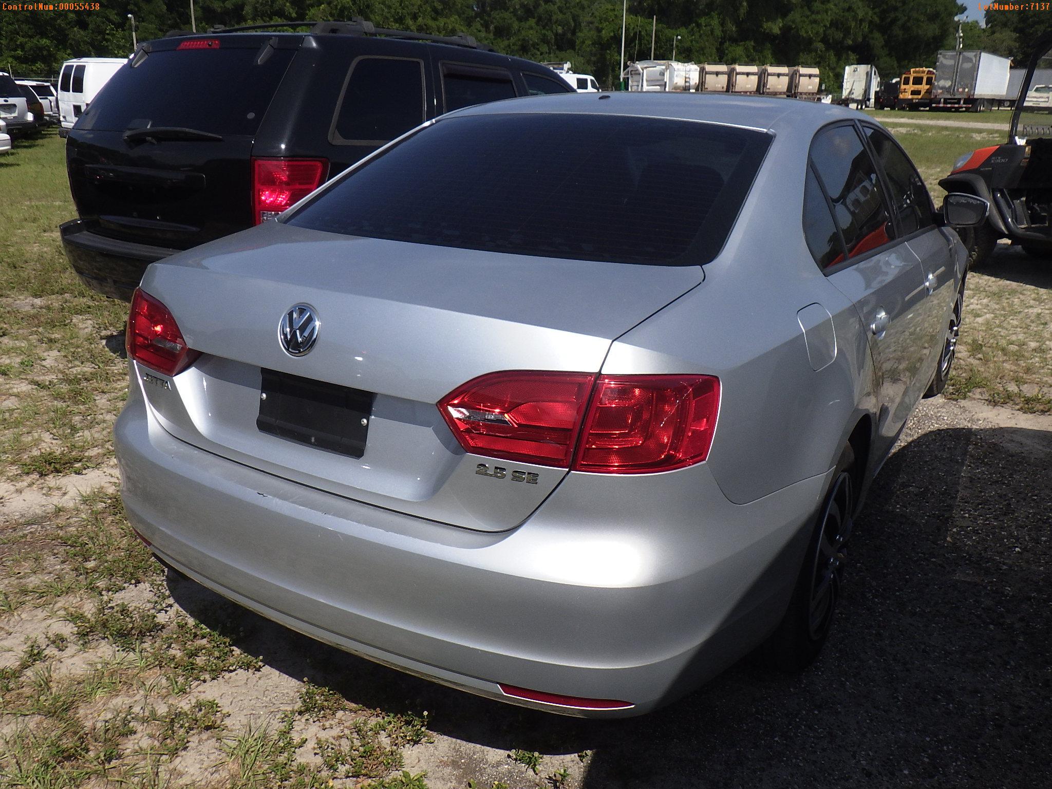 6-07112 (Cars-Sedan 4D)  Seller:Private/Dealer 2011 VOLK JETTA