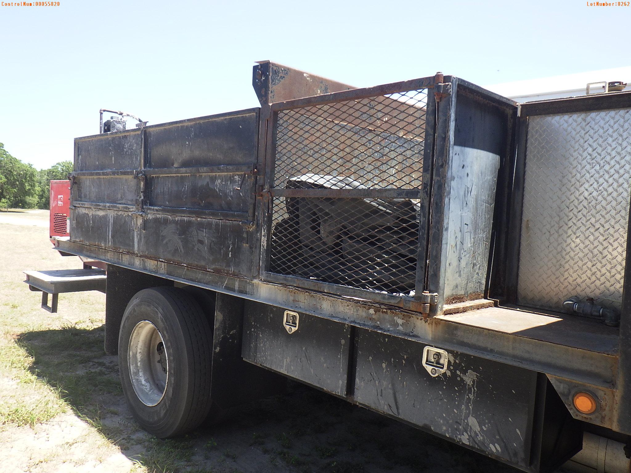 6-08262 (Trucks-Flatbed)  Seller: Gov-Manatee County 2004 INTL 4400