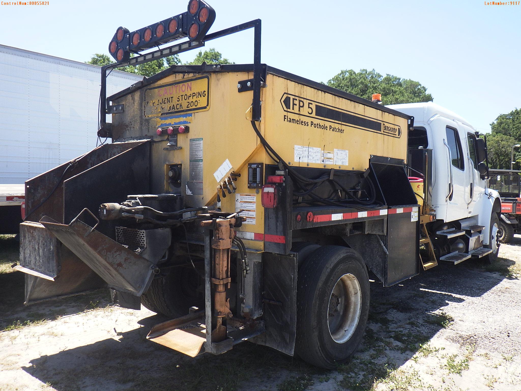 6-09117 (Trucks-Asphalt)  Seller: Gov-Manatee County 2012 FRHT M2-106