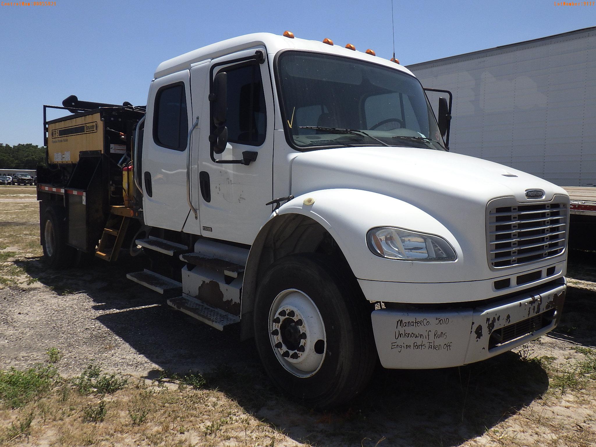 6-09117 (Trucks-Asphalt)  Seller: Gov-Manatee County 2012 FRHT M2-106