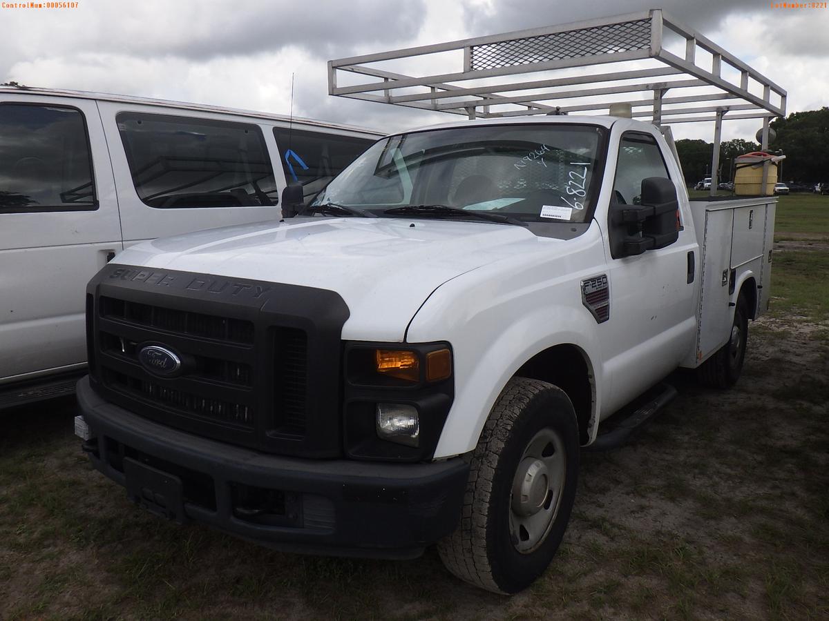 6-08221 (Trucks-Utility 2D)  Seller: Gov-Hillsborough County B.O.C.C. 2009 FORD