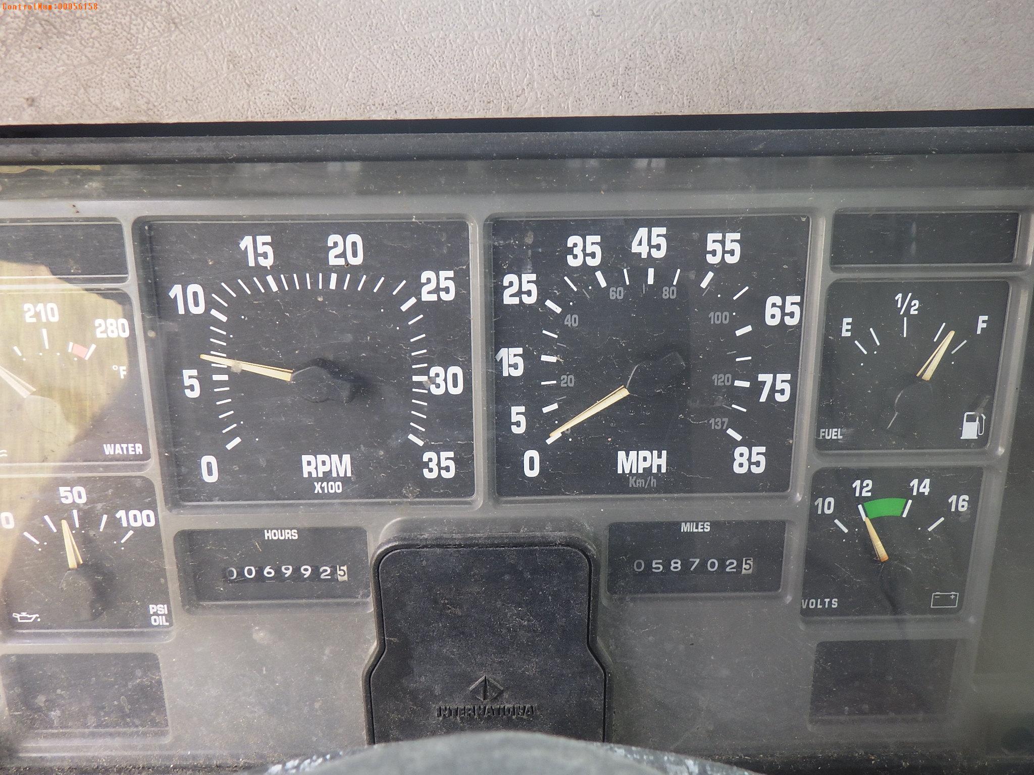 6-08229 (Trucks-Crane)  Seller: Gov-Pinellas County BOCC 2000 INTL 4700