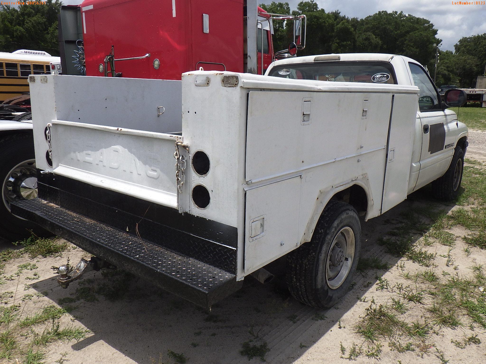 6-08123 (Trucks-Utility 2D)  Seller:Private/Dealer 2001 DODG 2500
