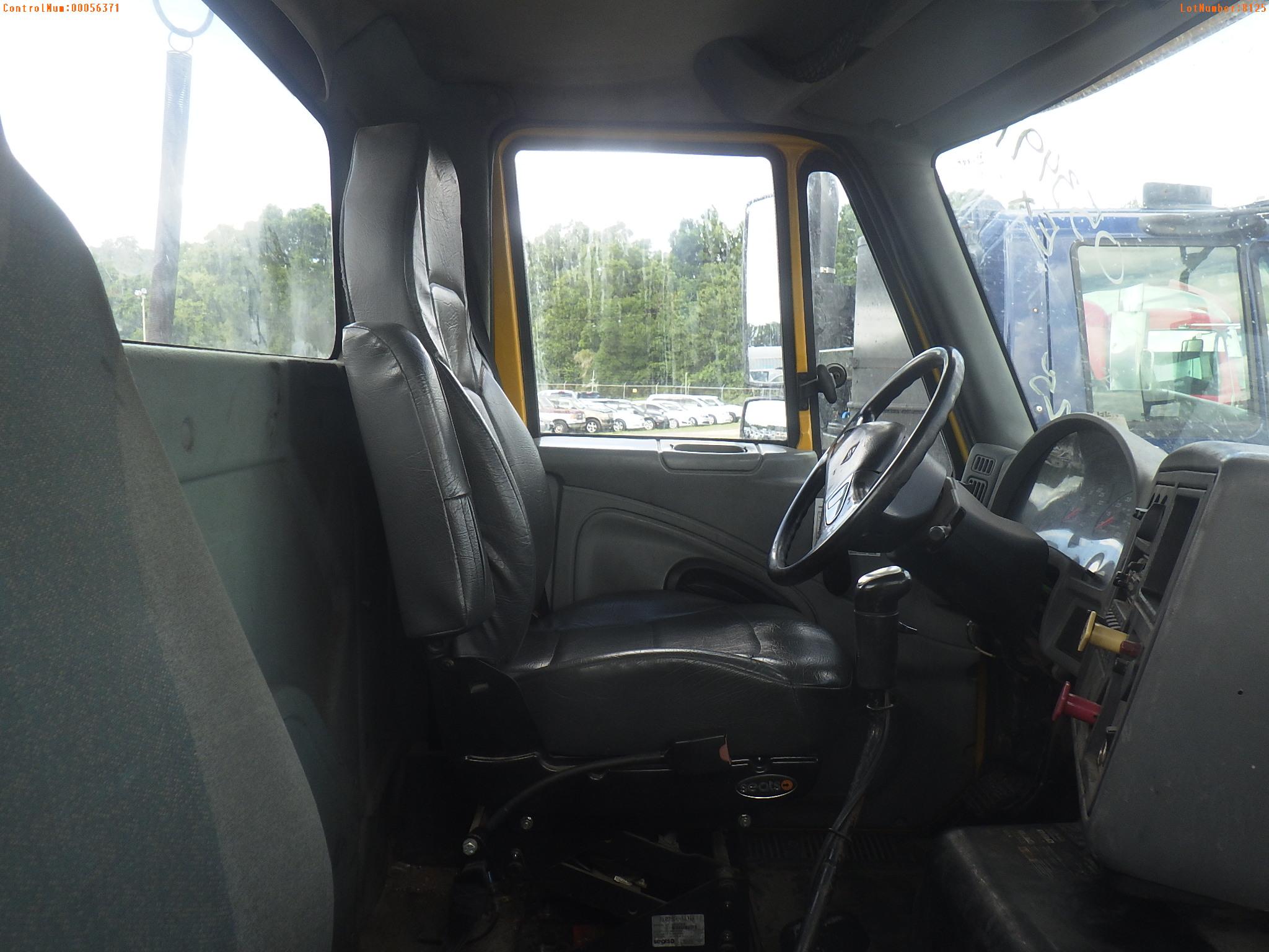 6-08125 (Trucks-Tractor)  Seller:Private/Dealer 2005 INTL 8600