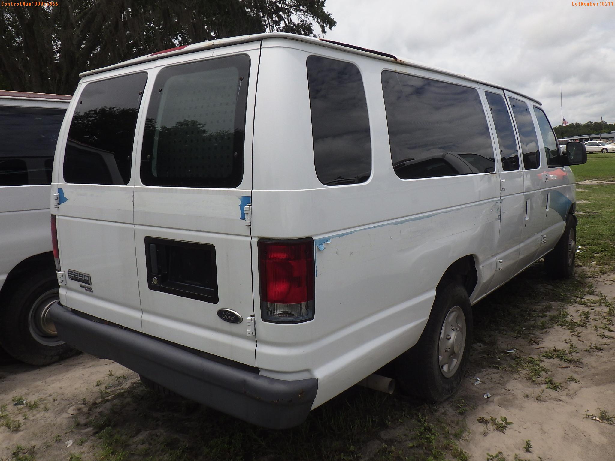 7-08211 (Cars-Van 3D)  Seller: Florida State D.J.J. 2007 FORD E350