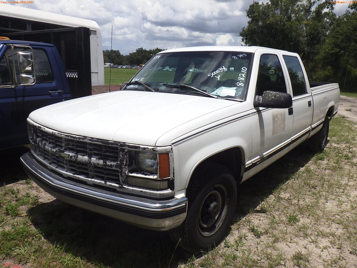 8-08210 (Trucks-Pickup 4D)  Seller: Florida State D.J.J. 2000 CHEV 3500