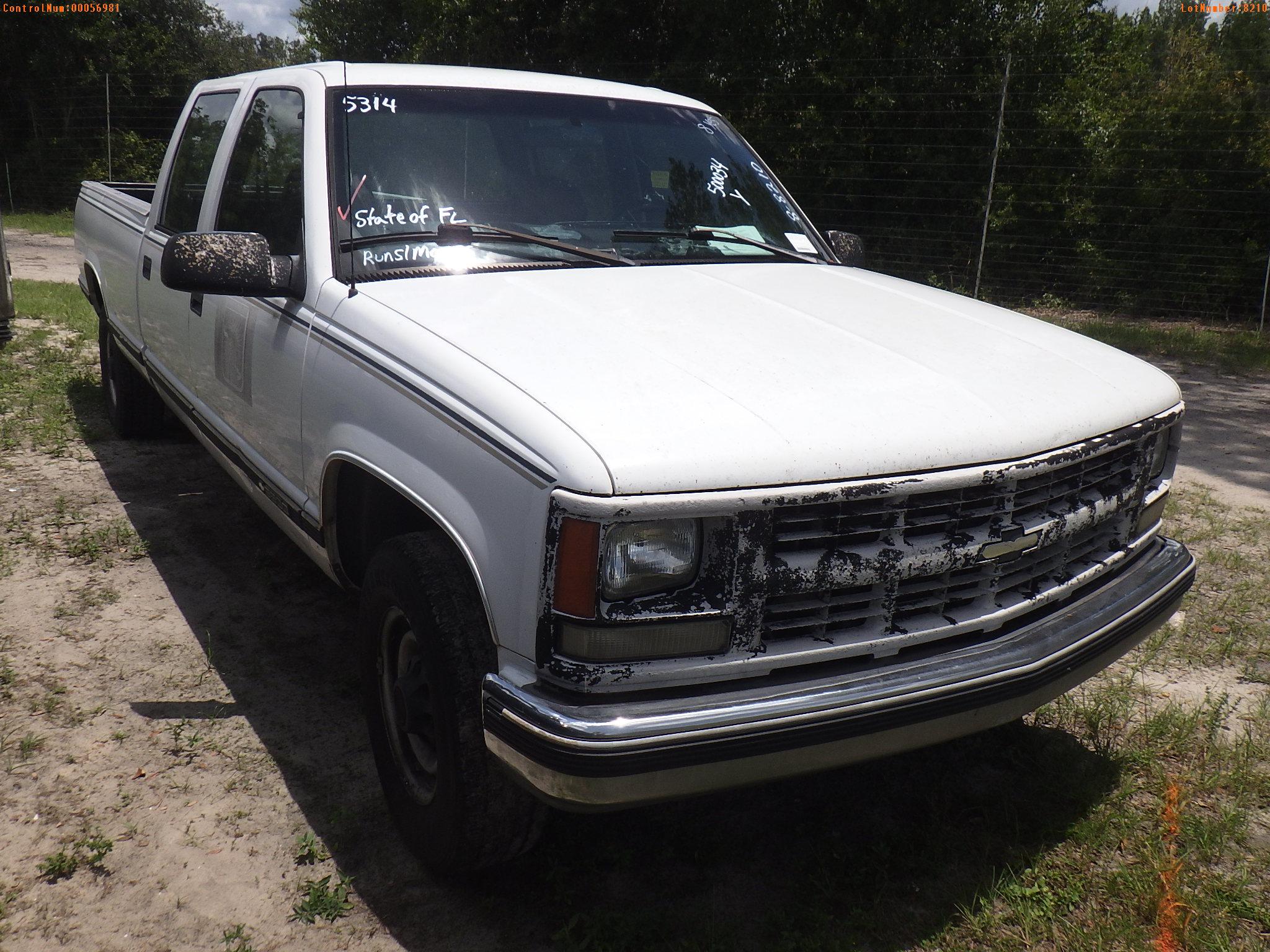 8-08210 (Trucks-Pickup 4D)  Seller: Florida State D.J.J. 2000 CHEV 3500