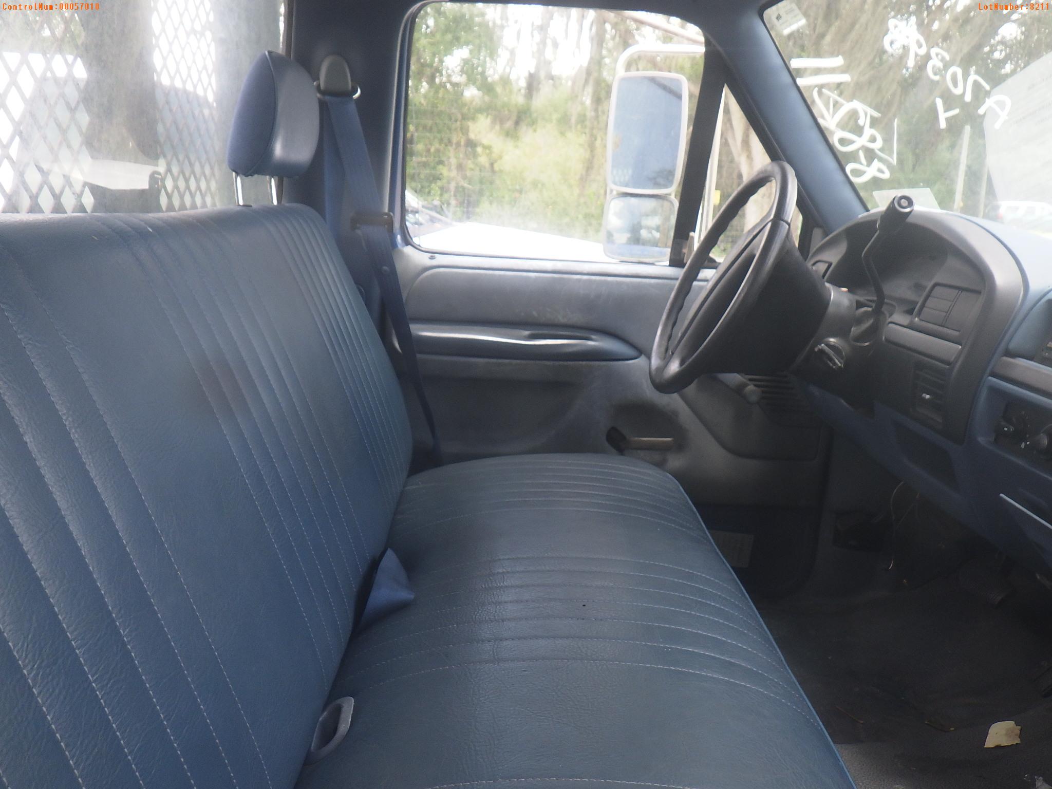 8-08211 (Trucks-Flatbed)  Seller: Gov-Hillsborough County School 1994 FORD F350