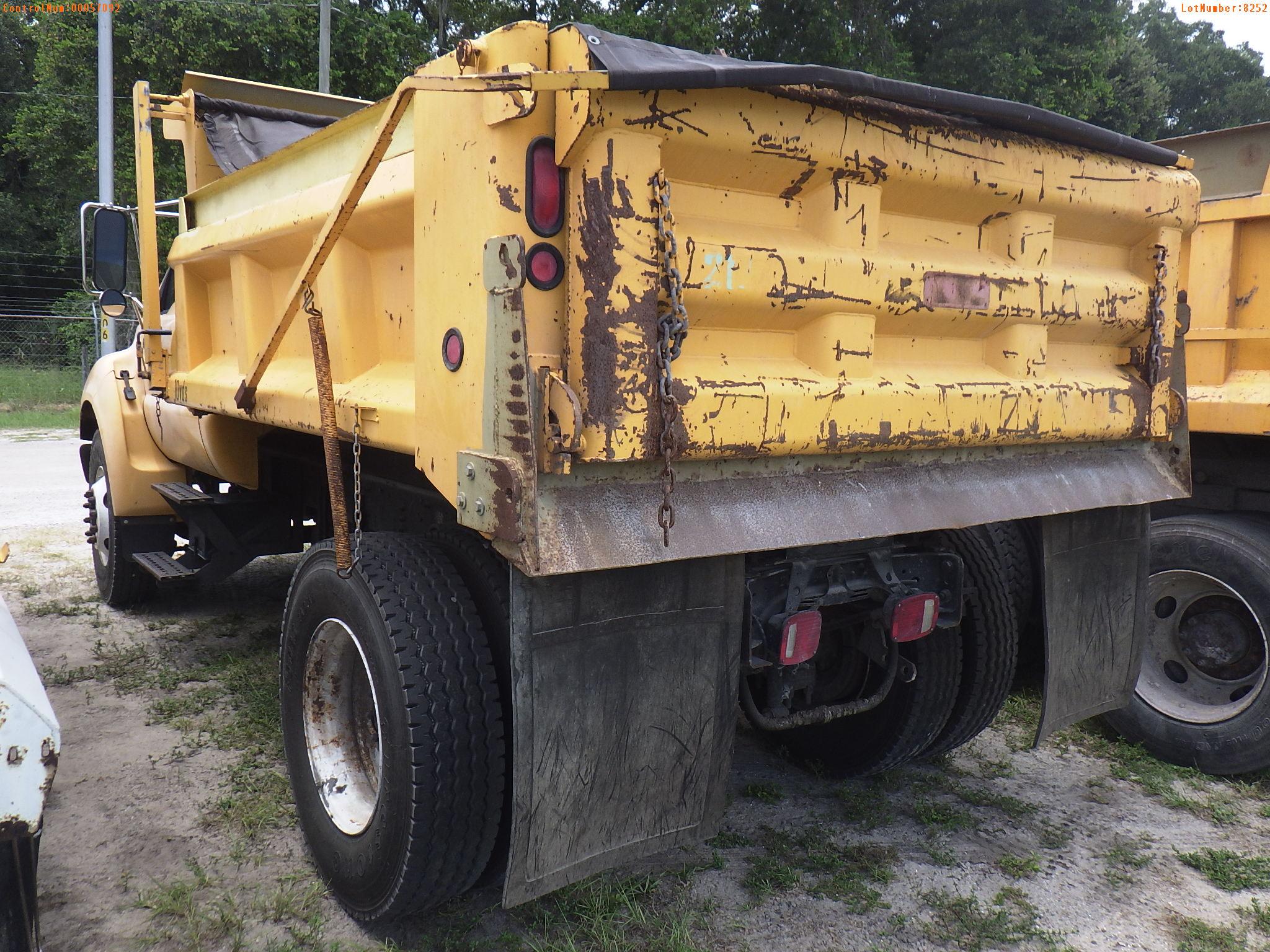 8-08252 (Trucks-Dump)  Seller: Gov-City of Bradenton 2001 FORD F750