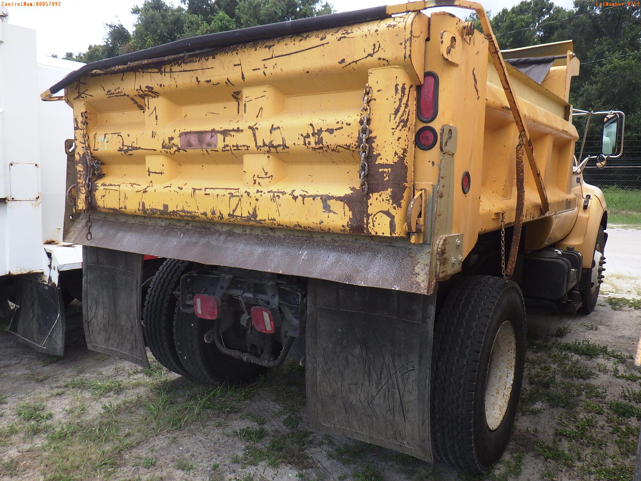 8-08252 (Trucks-Dump)  Seller: Gov-City of Bradenton 2001 FORD F750