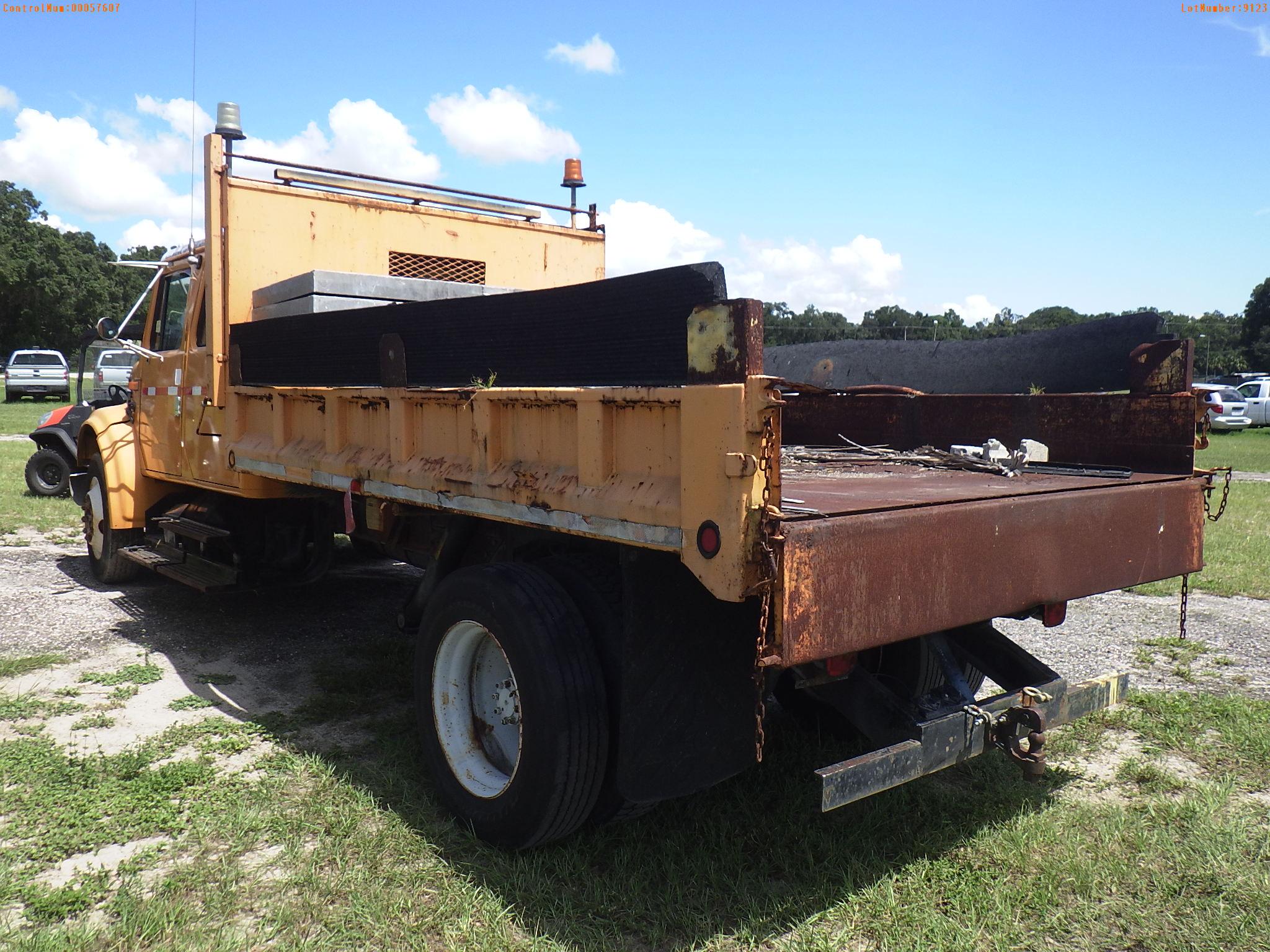 8-09123 (Trucks-Dump)  Seller: Florida State D.O.T. 1996 INTL 4700