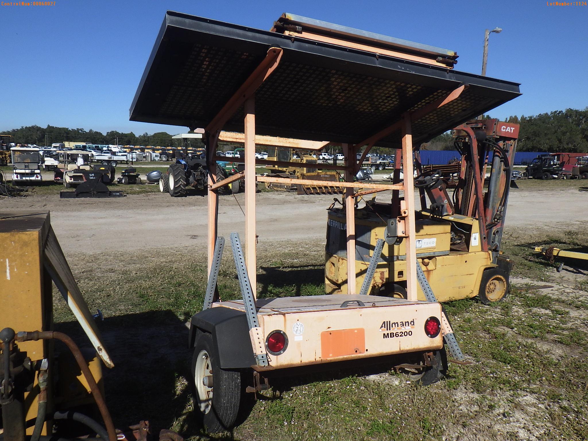 12-01124 (Equip.-Traffic control)  Seller: Gov-Manatee County 2004 ALLMAND MB620