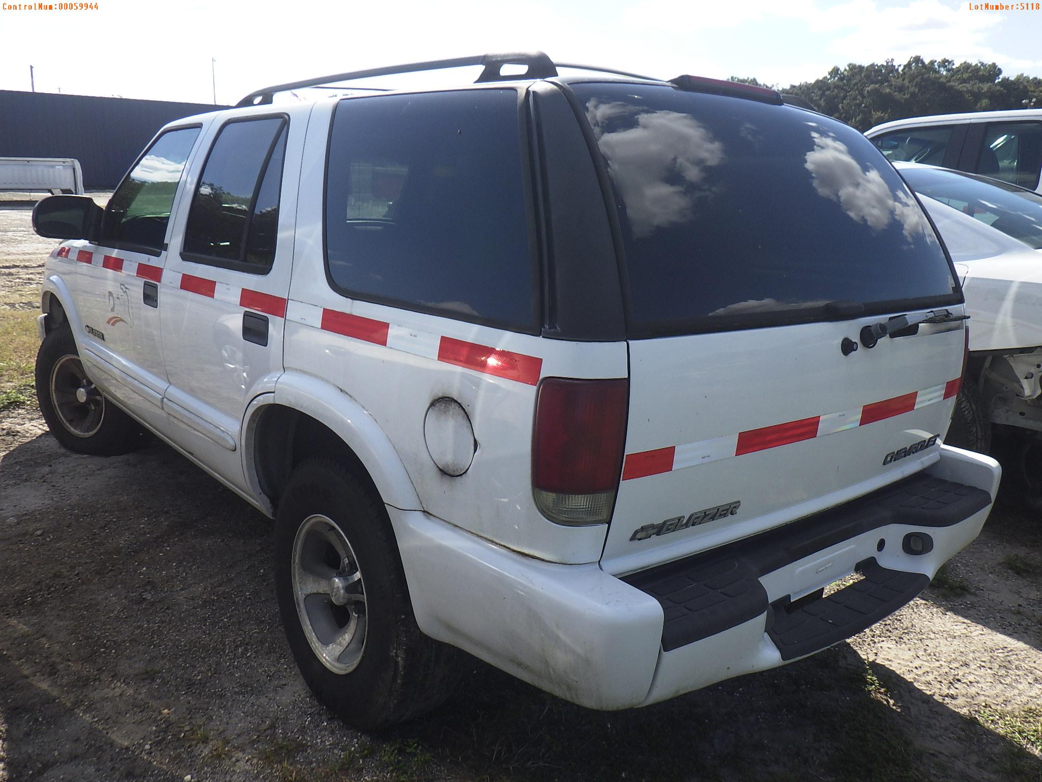 12-05118 (Cars-SUV 4D)  Seller: Florida State D.O.T. 2002 CHEV BLAZER