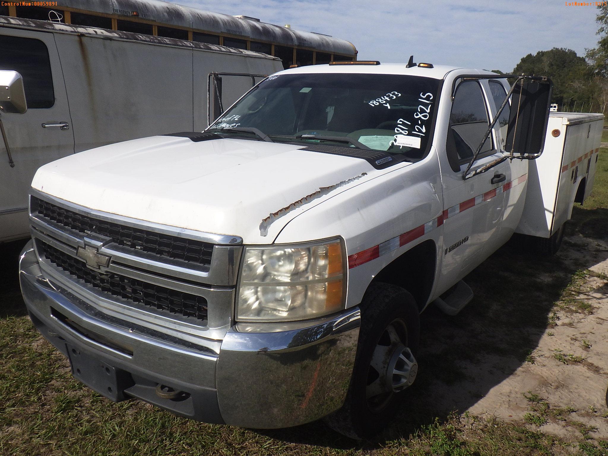 12-08215 (Trucks-Utility 2D)  Seller: Florida State D.O.T. 2008 CHEV 3500HD