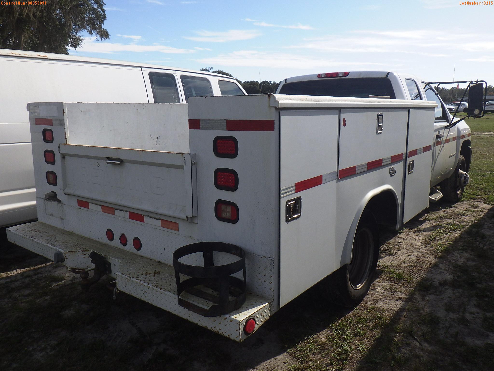 12-08215 (Trucks-Utility 2D)  Seller: Florida State D.O.T. 2008 CHEV 3500HD