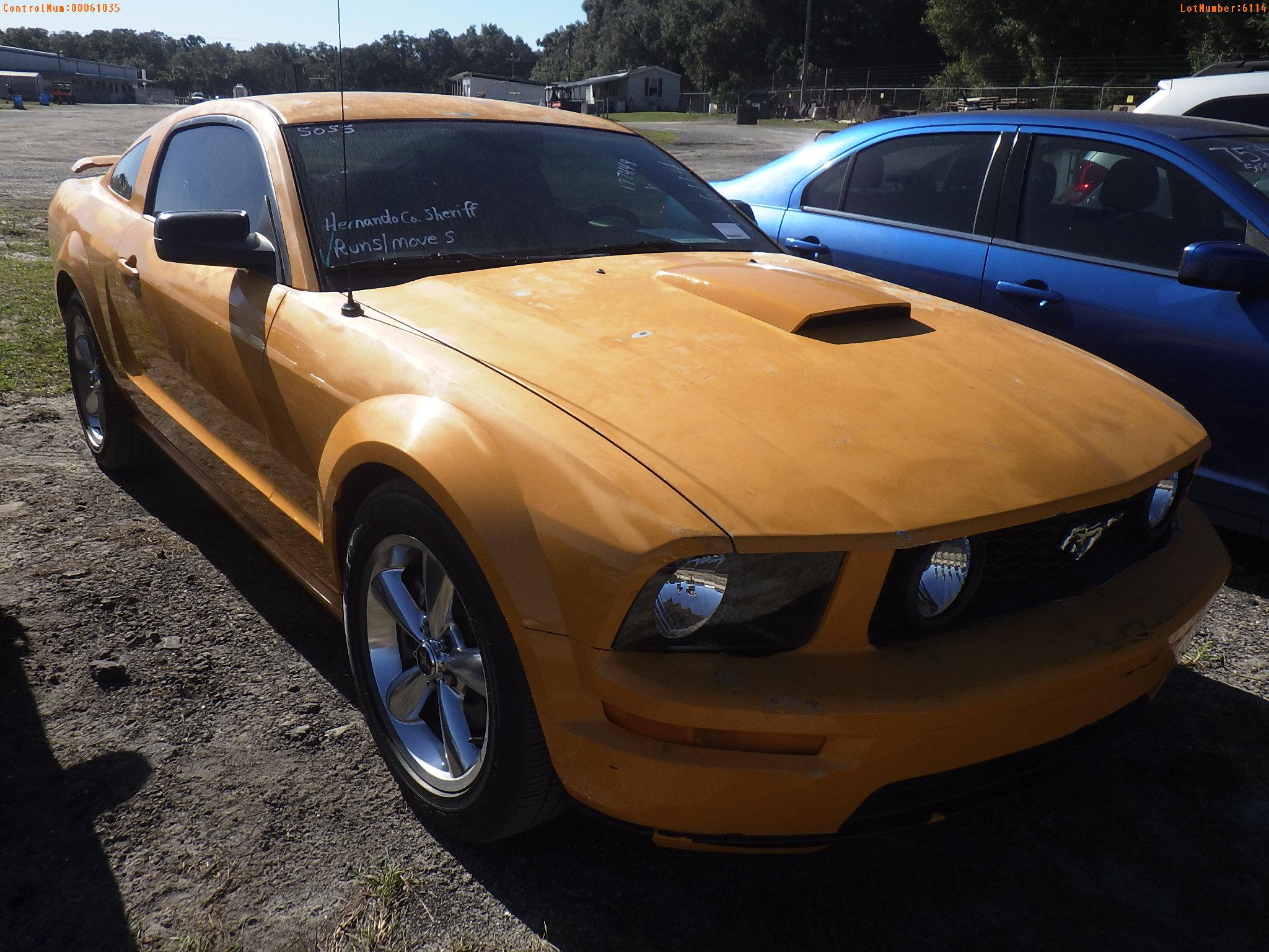 2-06114 (Cars-Coupe 2D)  Seller: Gov-Hernando County Sheriffs 2008 FORD MUSTANG