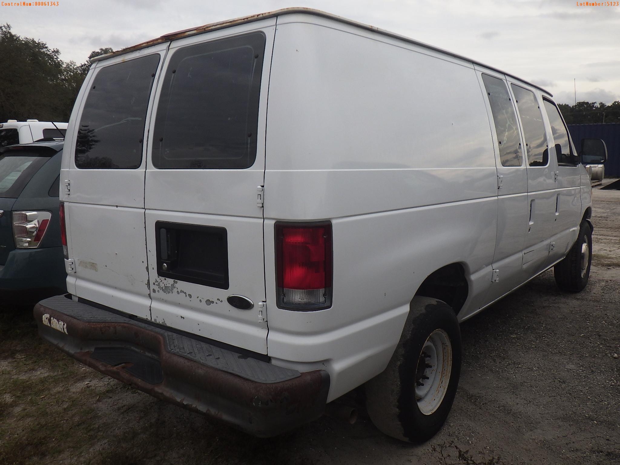 2-05123 (Trucks-Van Cargo)  Seller:Private/Dealer 2001 FORD E250