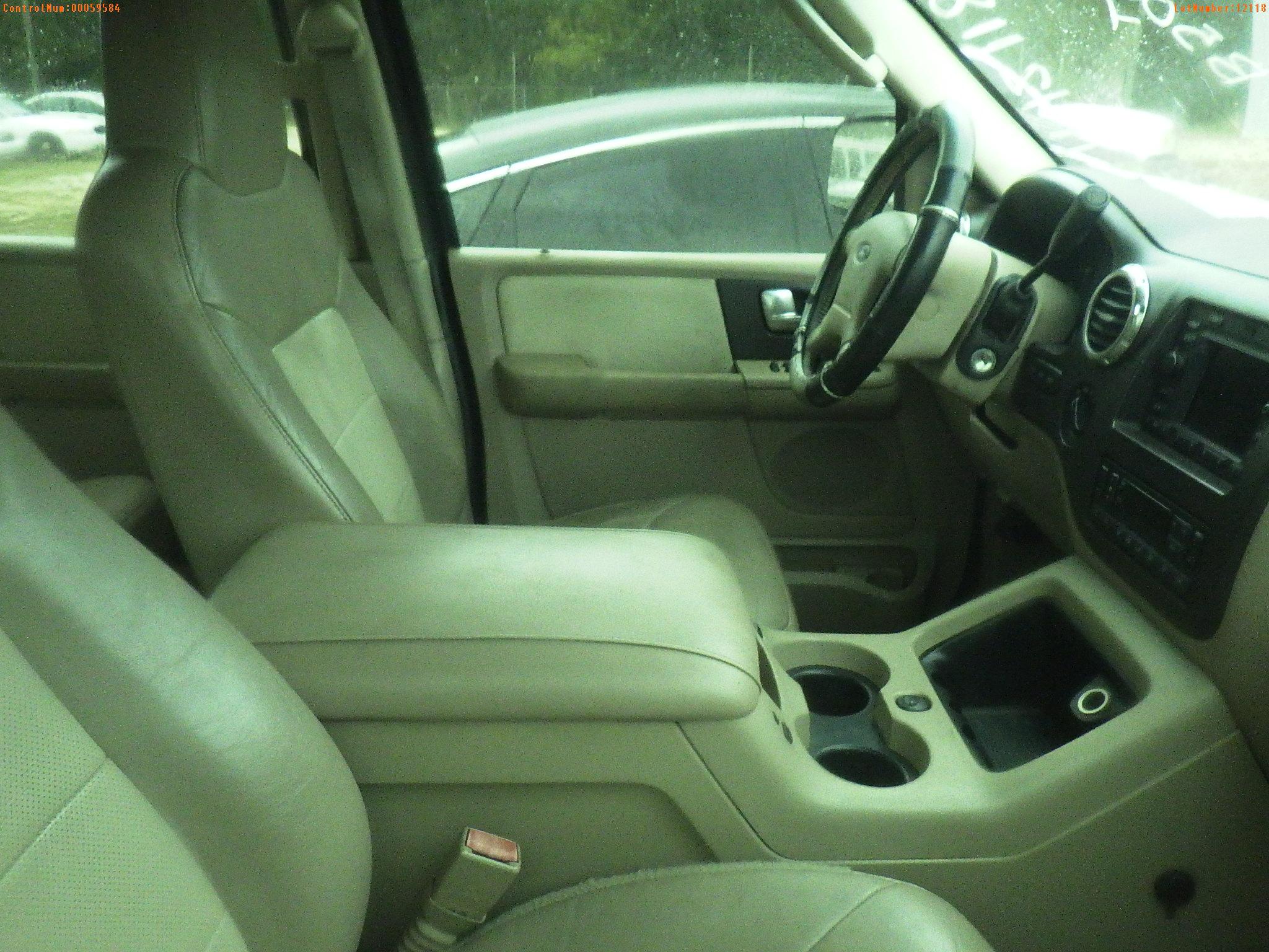 2-07129 (Cars-SUV 4D)  Seller:Private/Dealer 2004 FORD EXPEDITIO