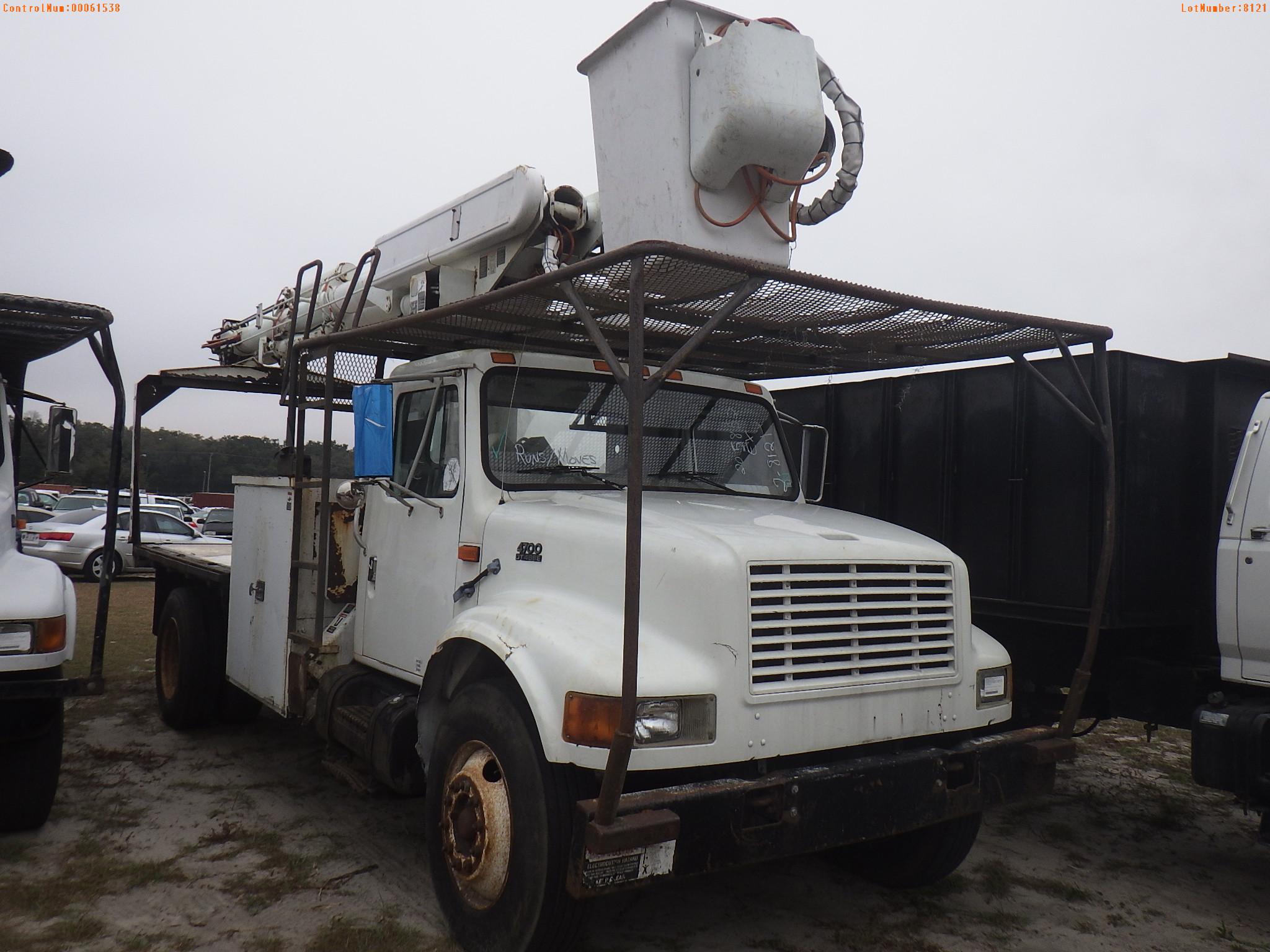 2-08121 (Trucks-Aerial lift)  Seller:Private/Dealer 1999 INTL 4700