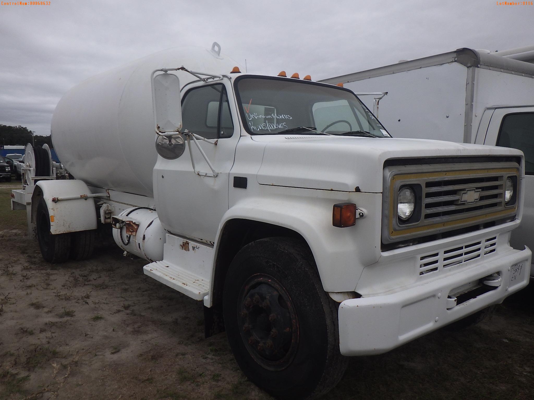 1-08116 (Trucks-Tanker)  Seller:Private/Dealer 1988 CHEV C70