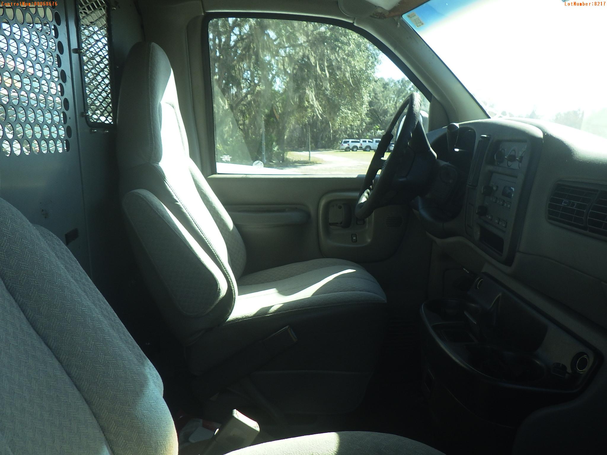 1-08217 (Cars-Van 3D)  Seller: Florida State D.J.J. 2001 CHEV 3500