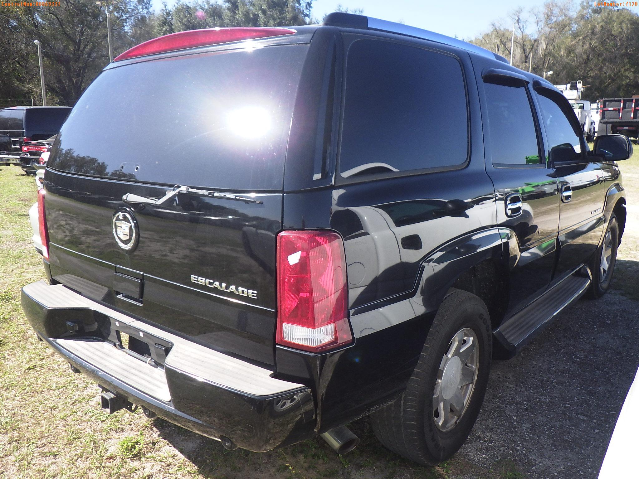 2-07120 (Cars-SUV 4D)  Seller:Private/Dealer 2006 CADI ESCALADE