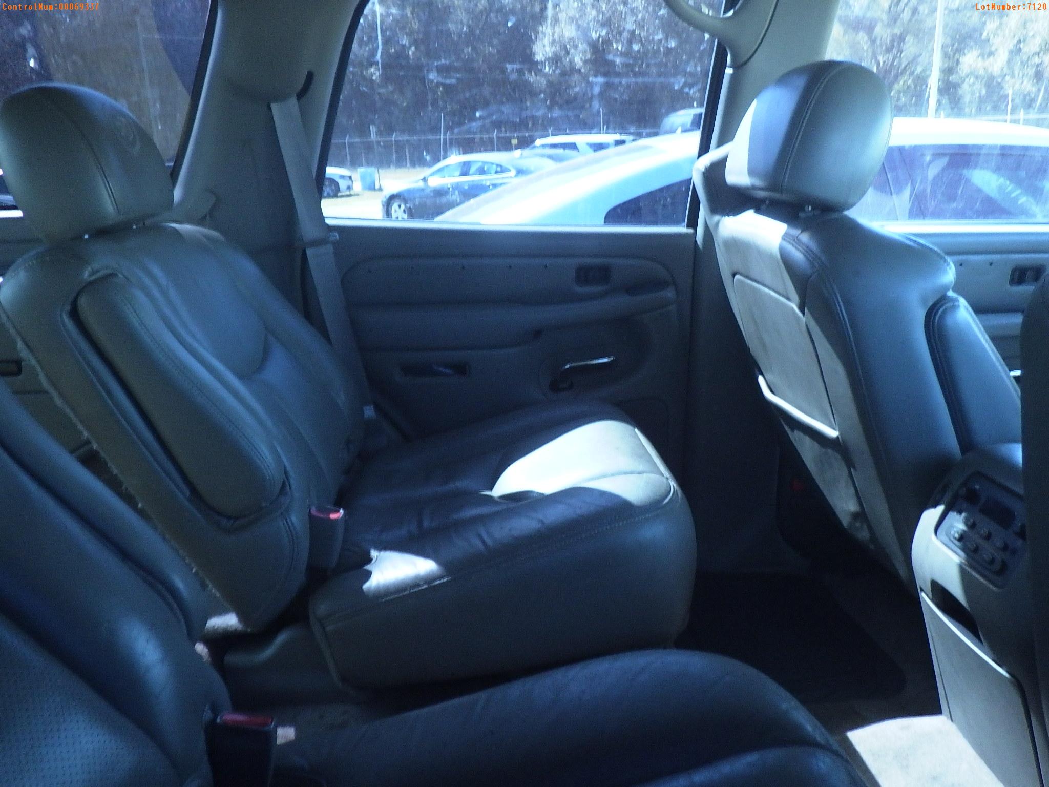 2-07120 (Cars-SUV 4D)  Seller:Private/Dealer 2006 CADI ESCALADE