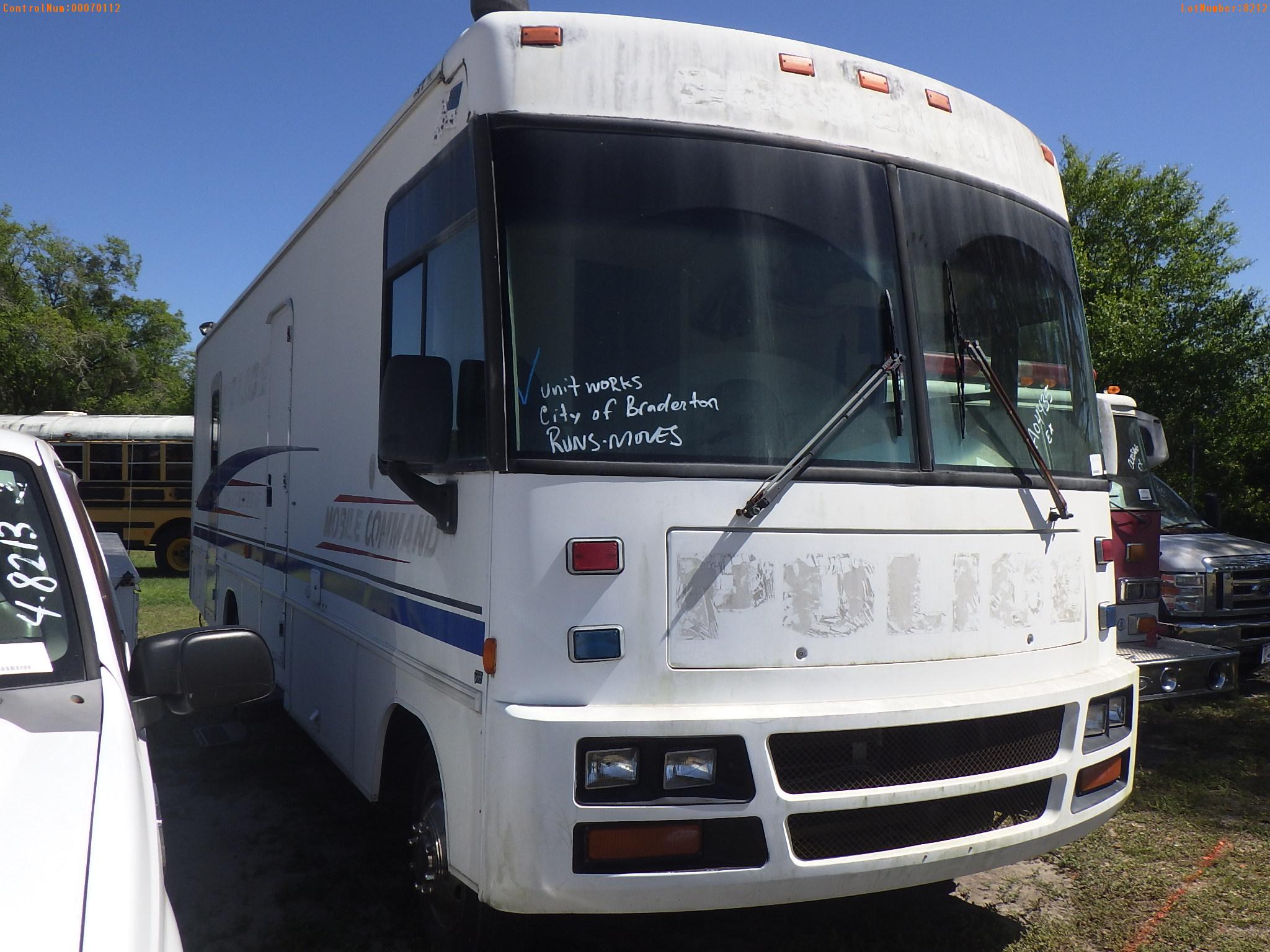 4-08212 (Cars-Motorhome)  Seller: Gov-City of Bradenton 1998 HORA SCG30WS