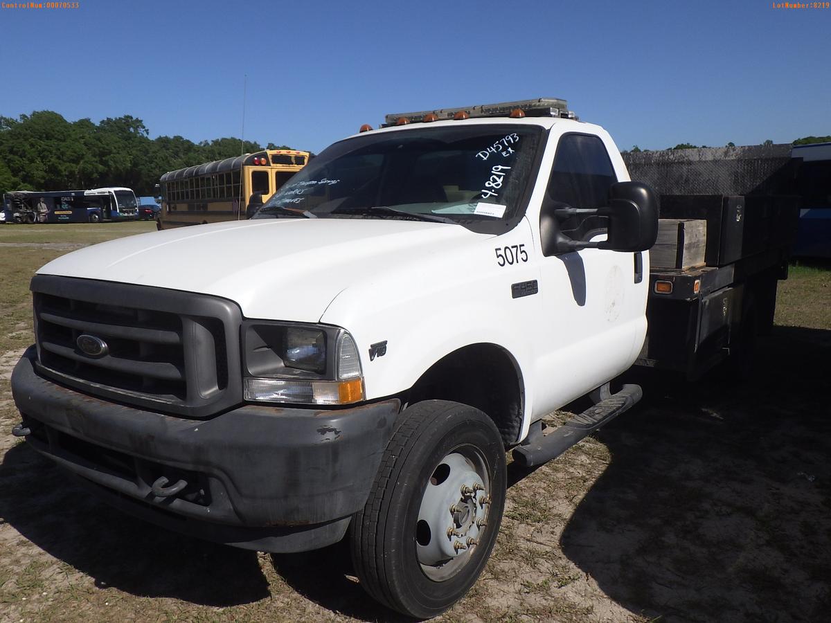 4-08219 (Trucks-Flatbed)  Seller: Gov-Tarpon Springs 2004 FORD F450