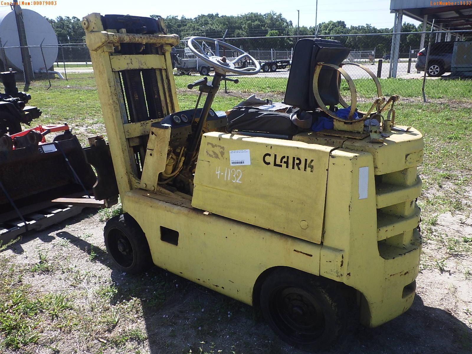 4-01132 (Equip.-Fork lift)  Seller:Private/Dealer CLARK CUSHION TIRE FORK LIFT