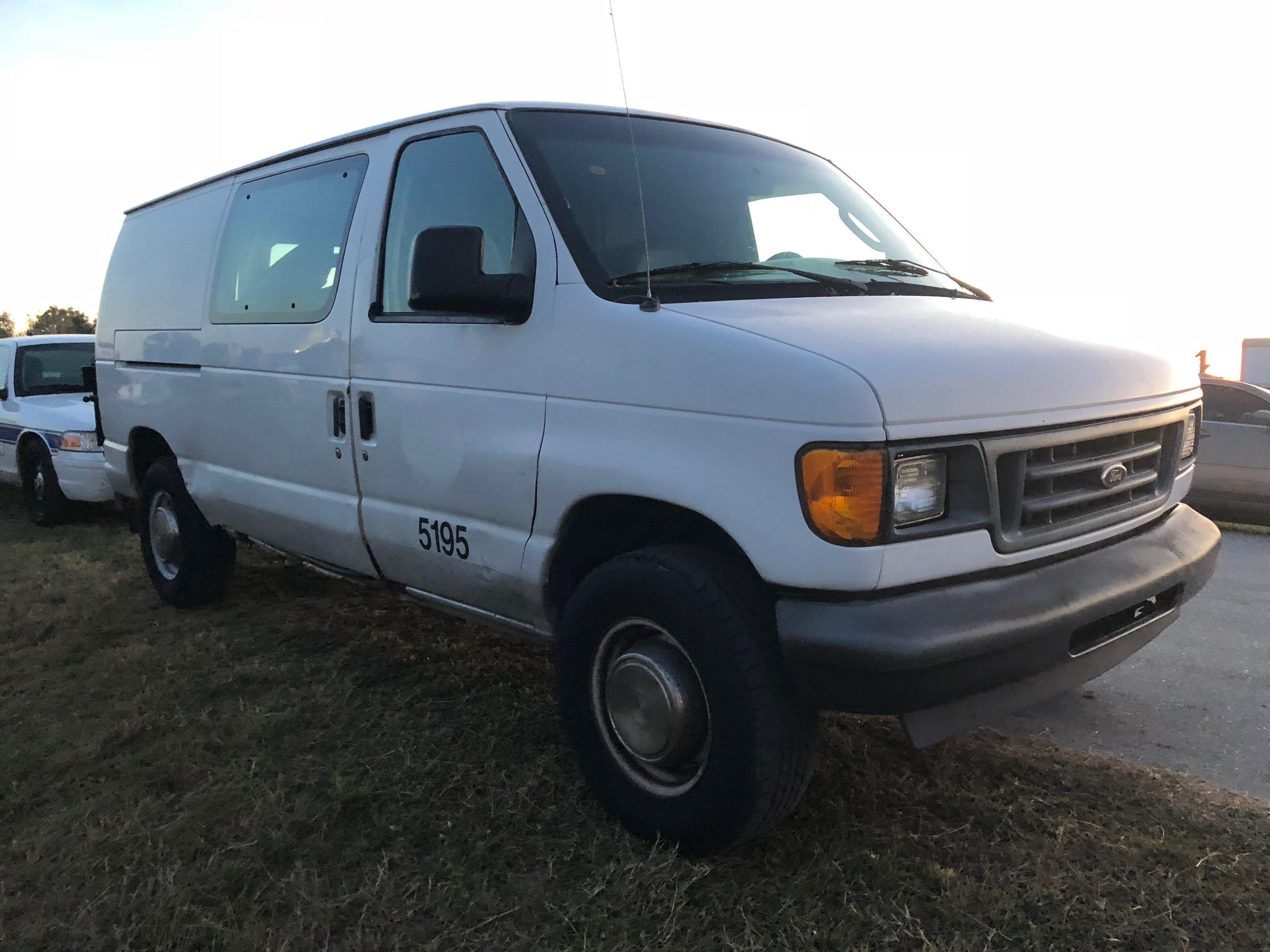 2004 Ford E-350 Super Duty Cargo Van