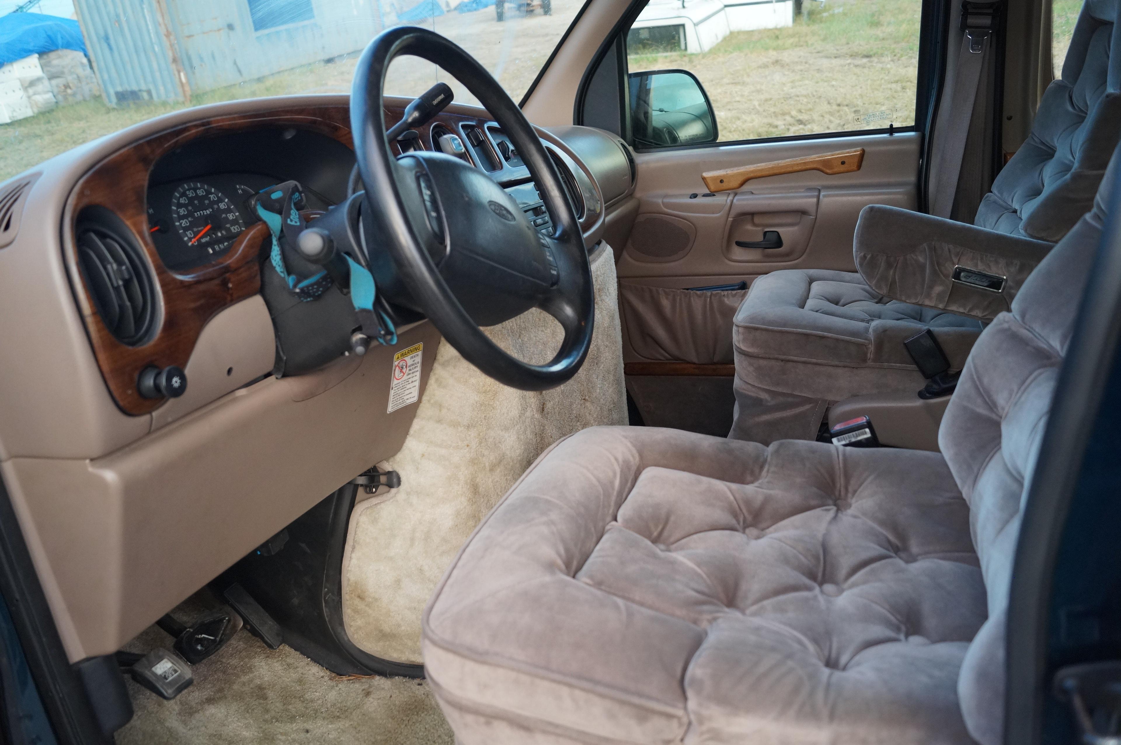 1998 Ford Econoline 150 Luxury Van