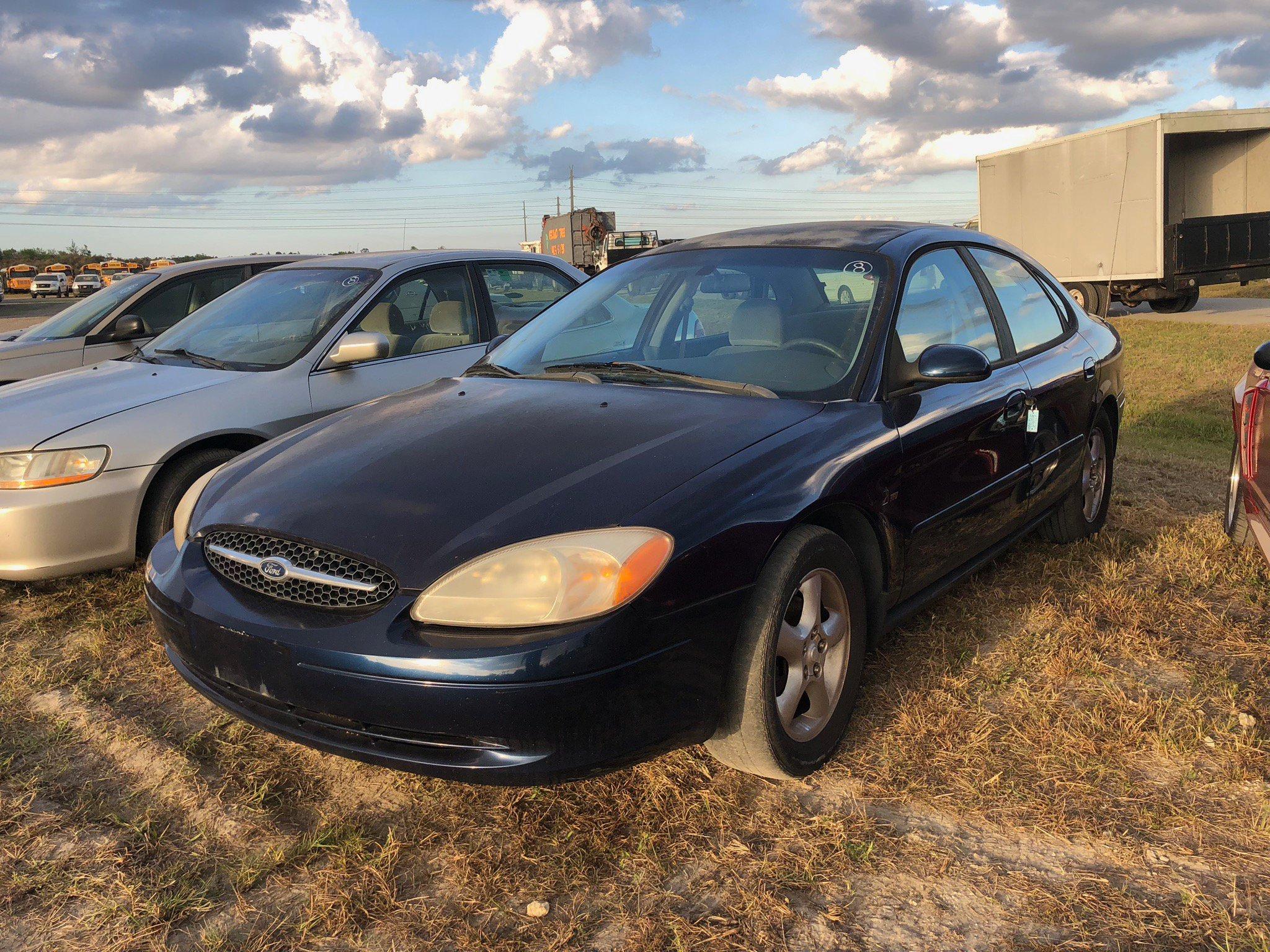 2000 Ford Taurus 4 Door Sedan