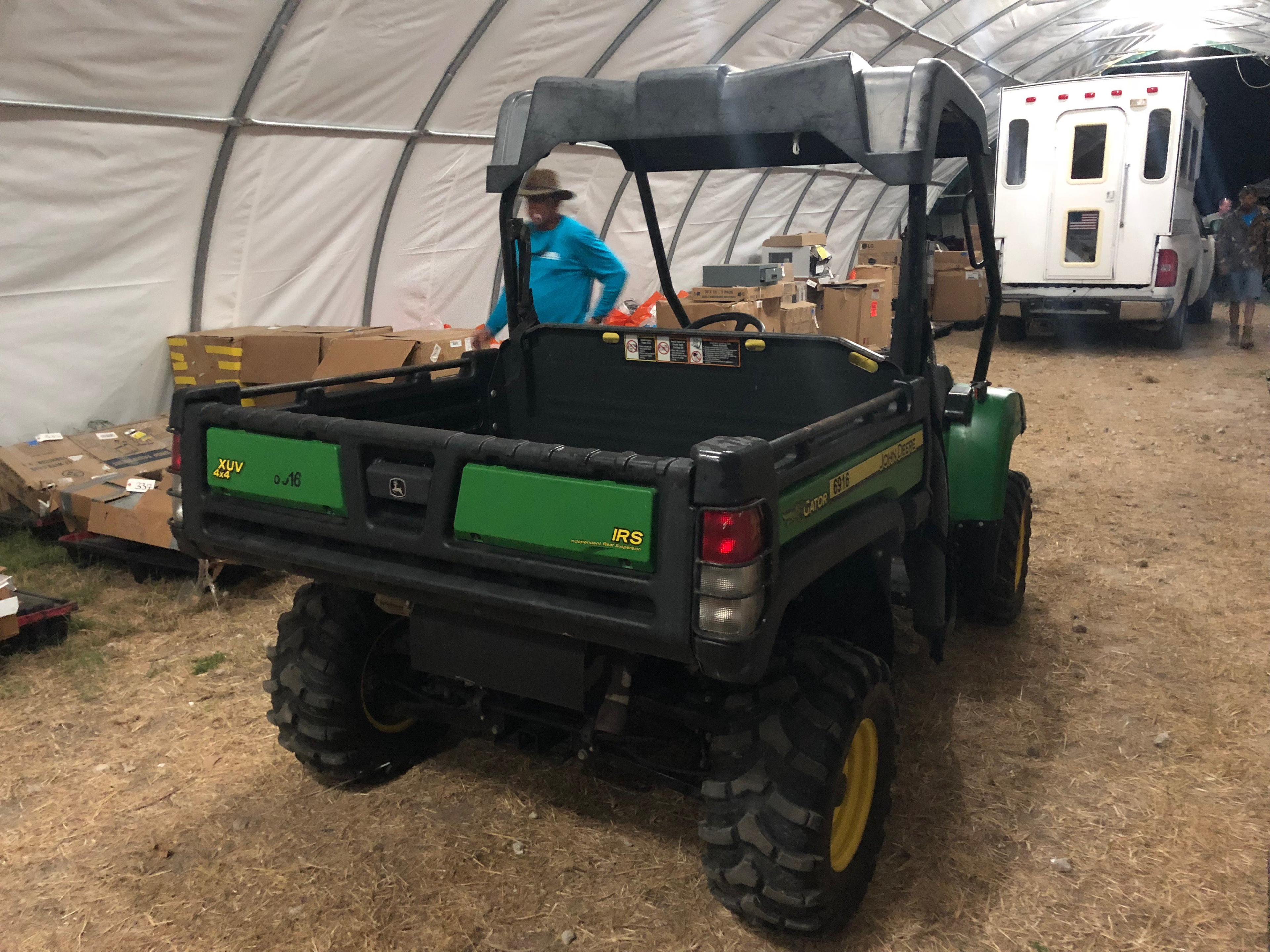 2015 John Deere Gator 825; XUV 4X4 Utility Cart